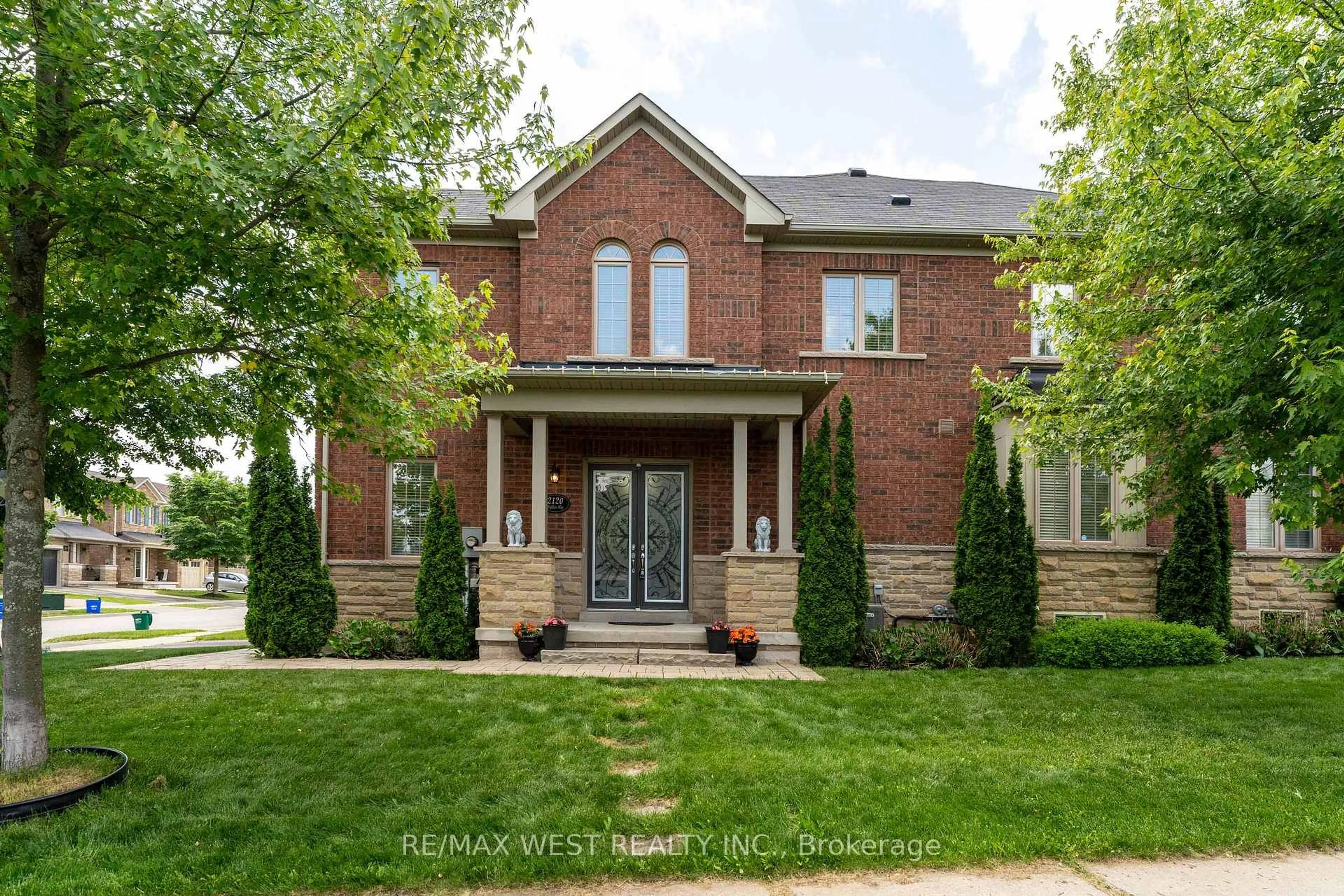 Home with brick exterior material, street for 2120 Fiddlers Way, Oakville Ontario L5M 0M5