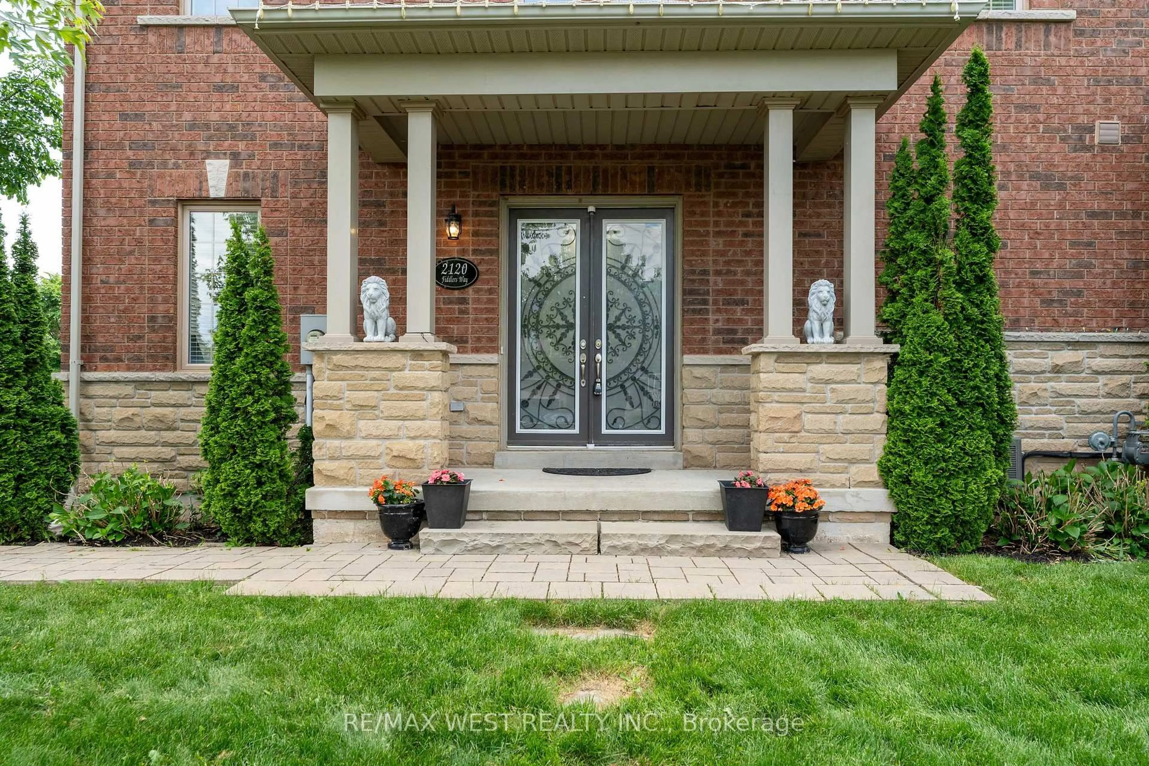 Home with brick exterior material, street for 2120 Fiddlers Way, Oakville Ontario L5M 0M5