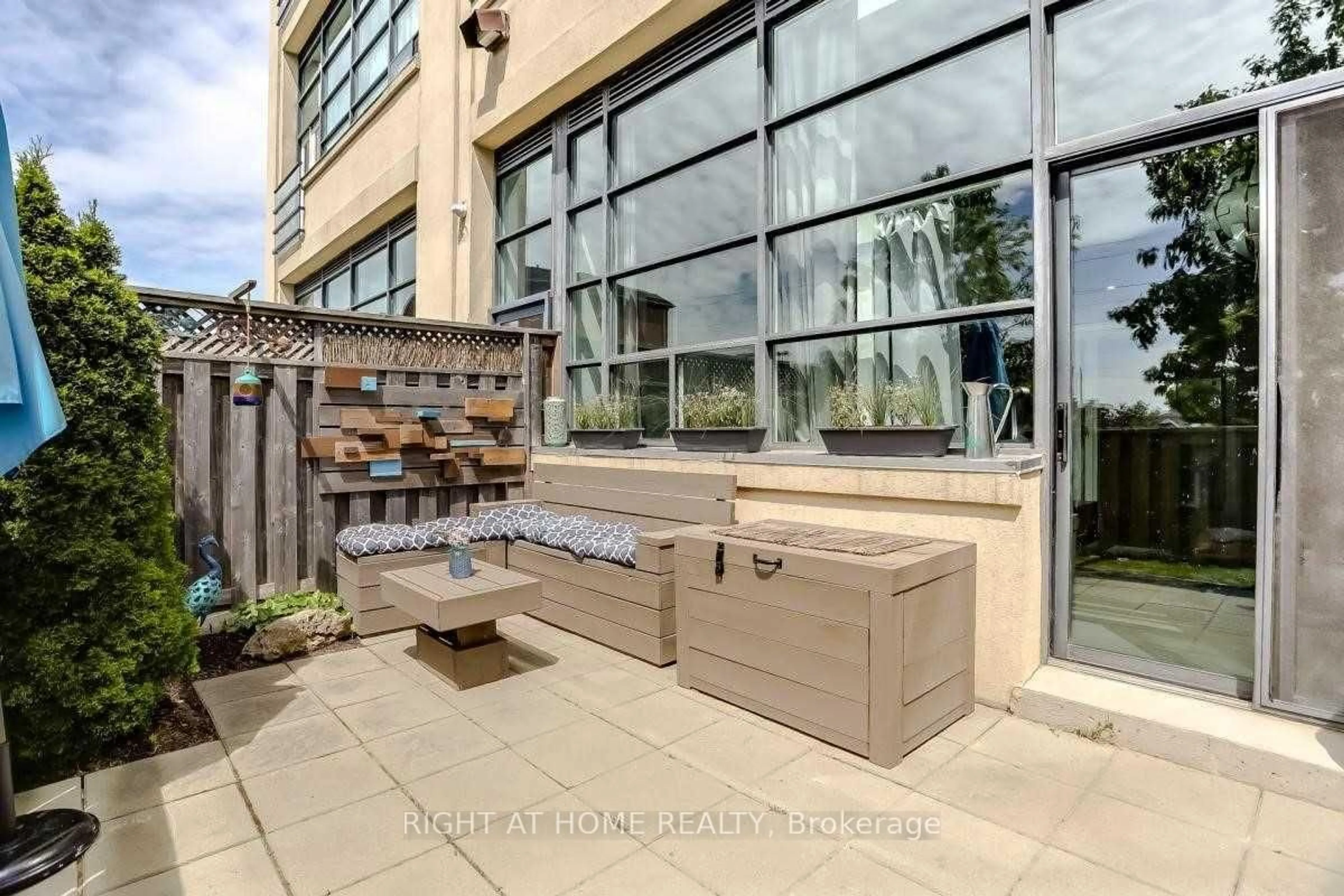 Patio, unknown for 1001 Roselawn Ave #109, Toronto Ontario M6B 4M4