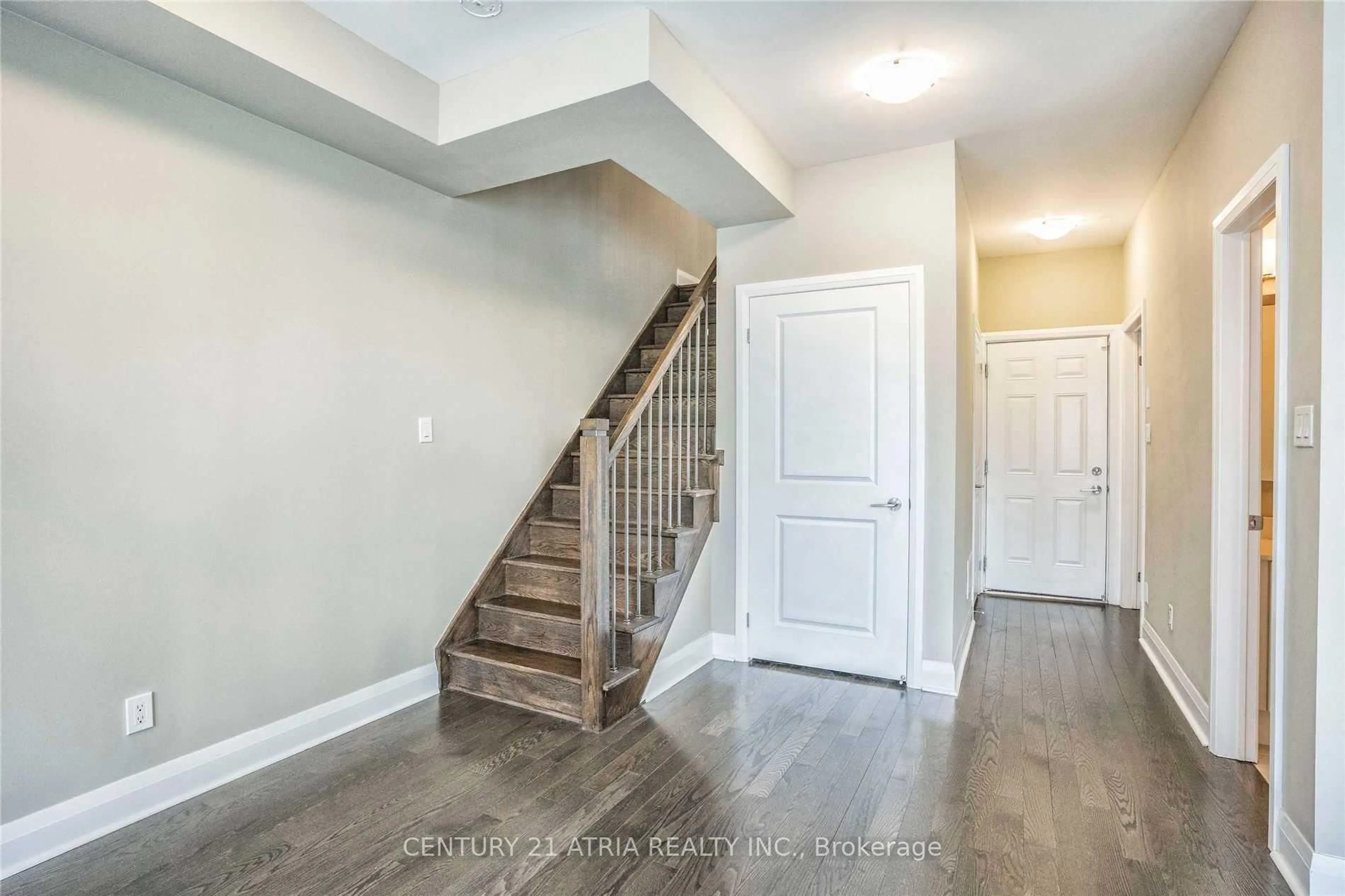 Indoor entryway for 110 Little Creek Rd #6, Mississauga Ontario L5R 0E9