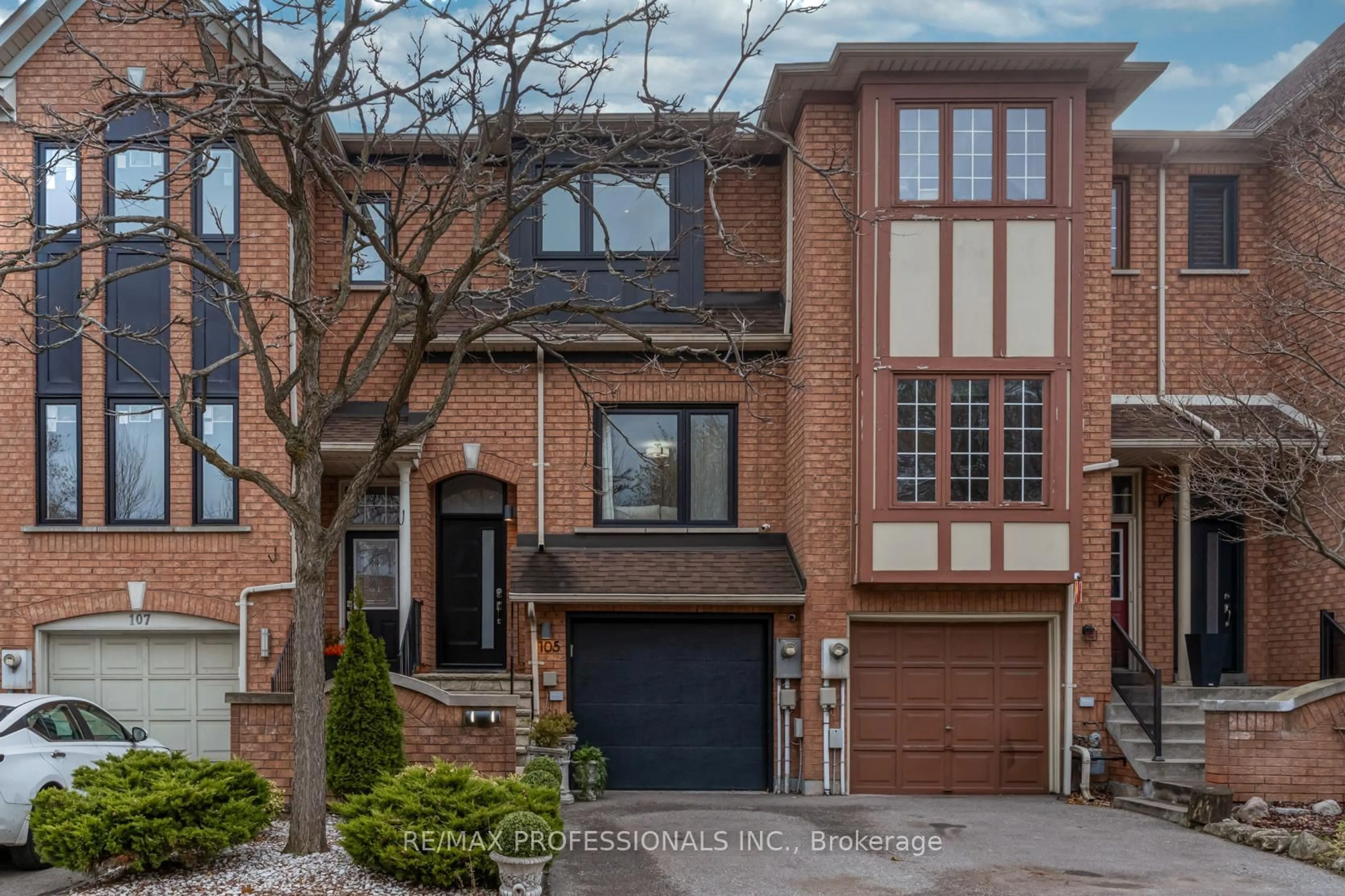Home with brick exterior material, street for 105 Harbourview Cres, Toronto Ontario M8V 4A9