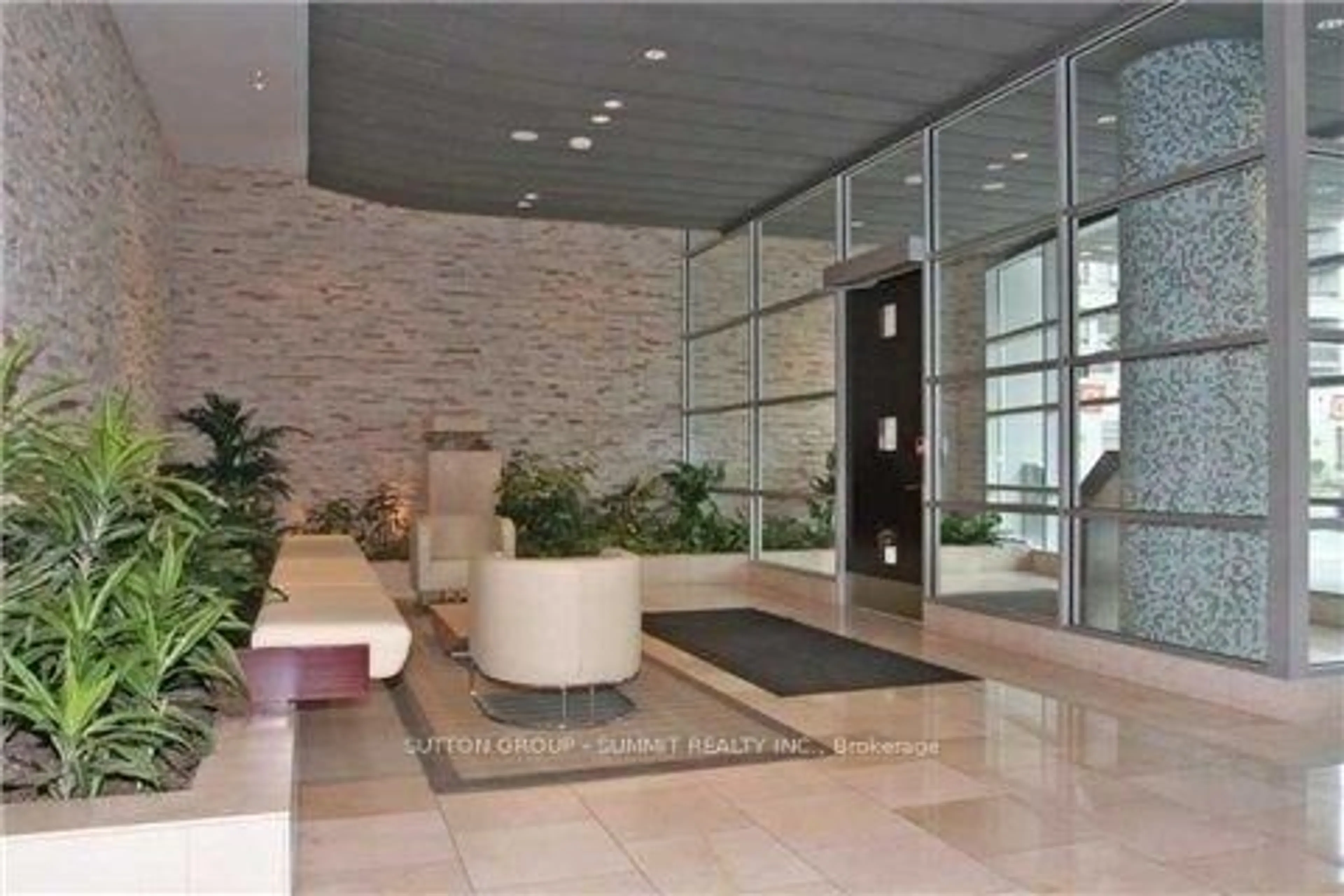 Indoor foyer for 3939 Duke of York Blvd #2110, Mississauga Ontario L5B 4N2