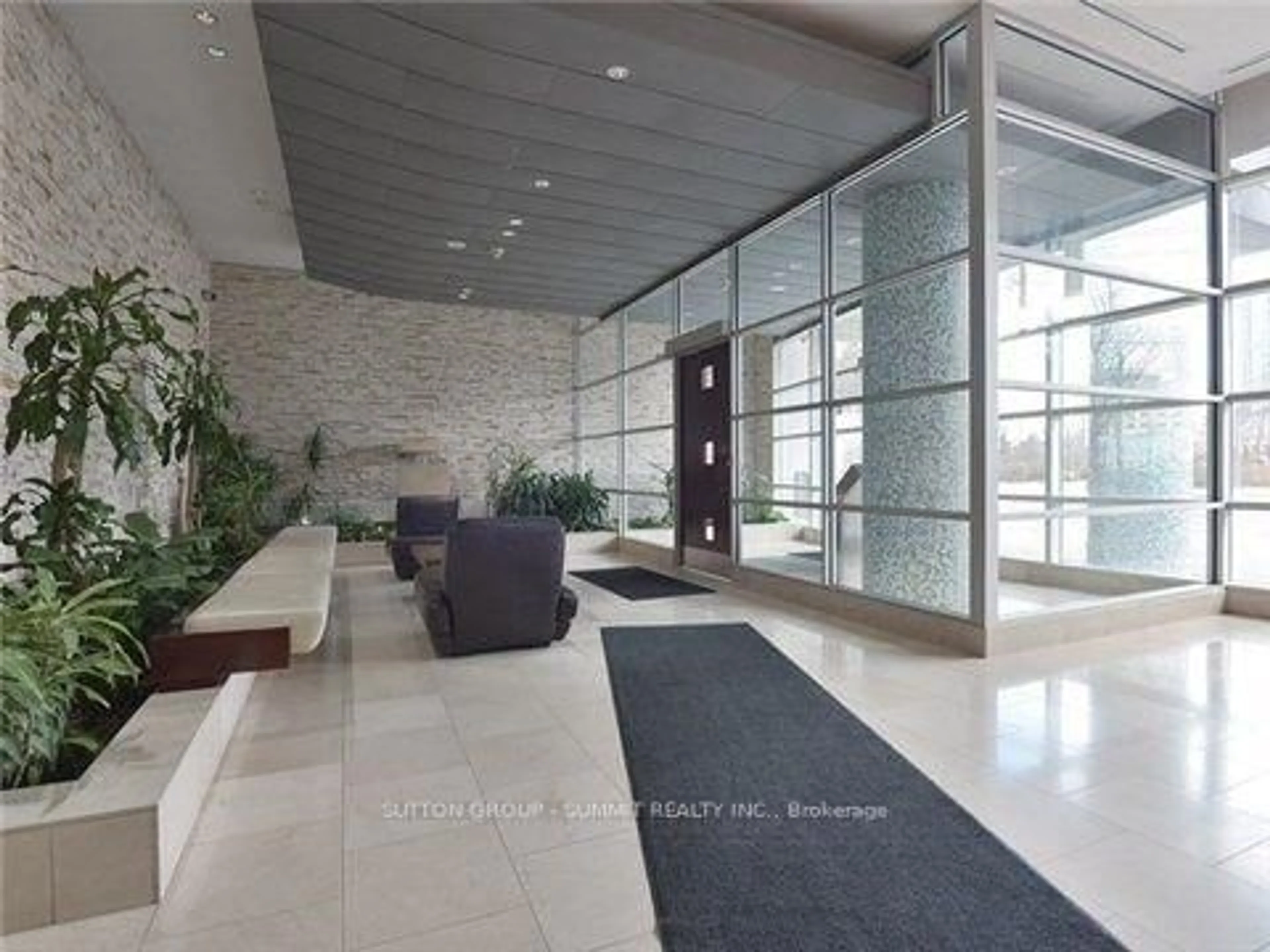 Indoor foyer for 3939 Duke of York Blvd #2110, Mississauga Ontario L5B 4N2