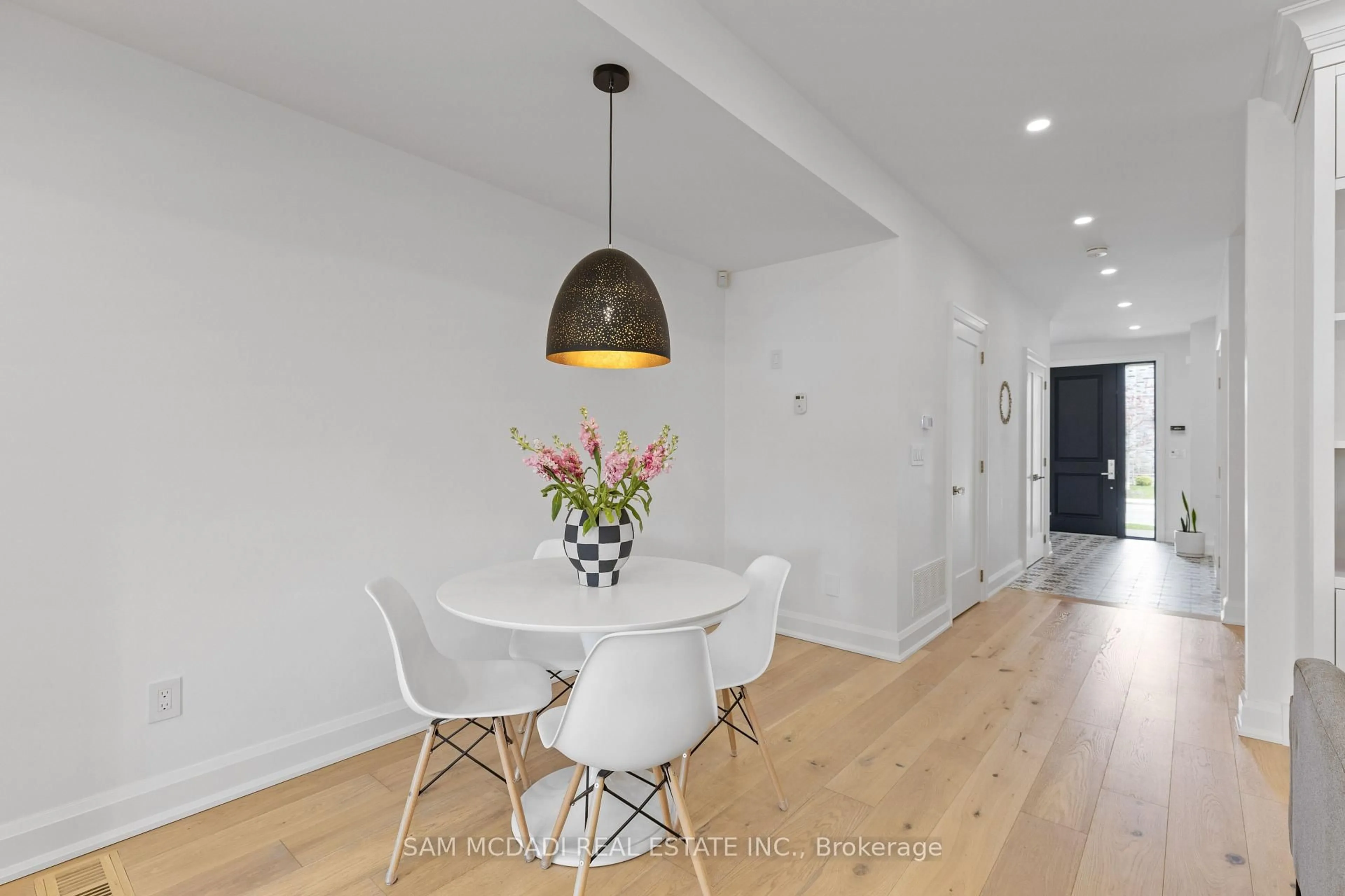 Dining room, wood/laminate floor for 4 Iroquois Ave, Mississauga Ontario L5G 1M6