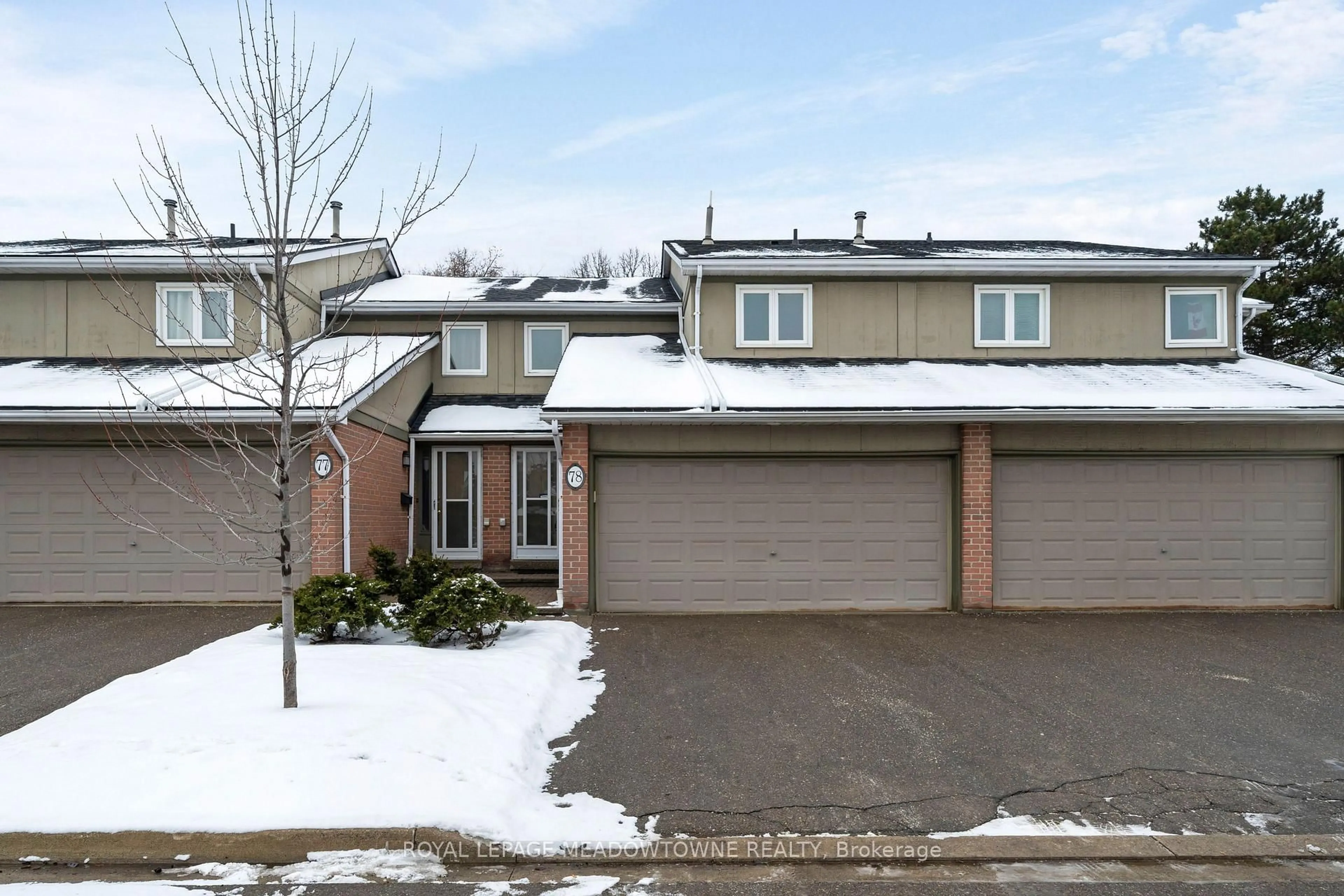 A pic from outside/outdoor area/front of a property/back of a property/a pic from drone, street for 3079 Fifth Line #78, Mississauga Ontario L5L 3T1