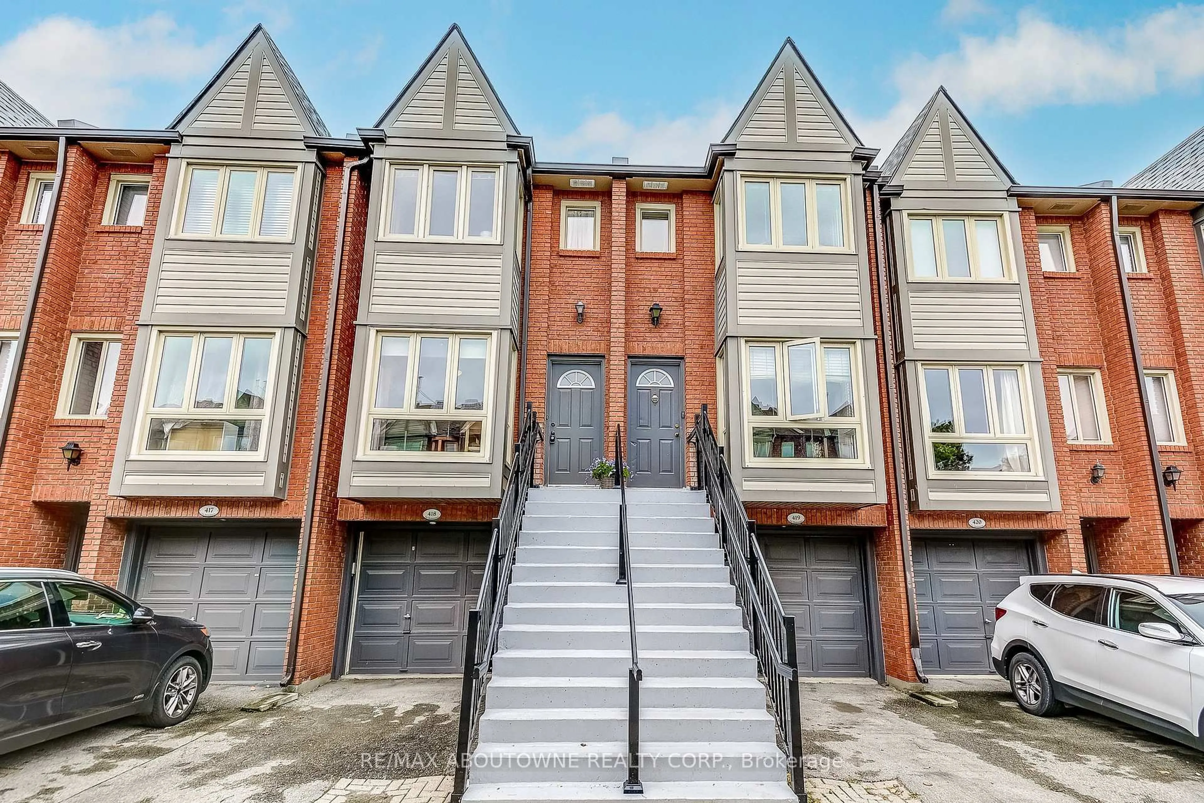 A pic from outside/outdoor area/front of a property/back of a property/a pic from drone, street for 895 Maple Ave #418, Burlington Ontario L7S 2H7