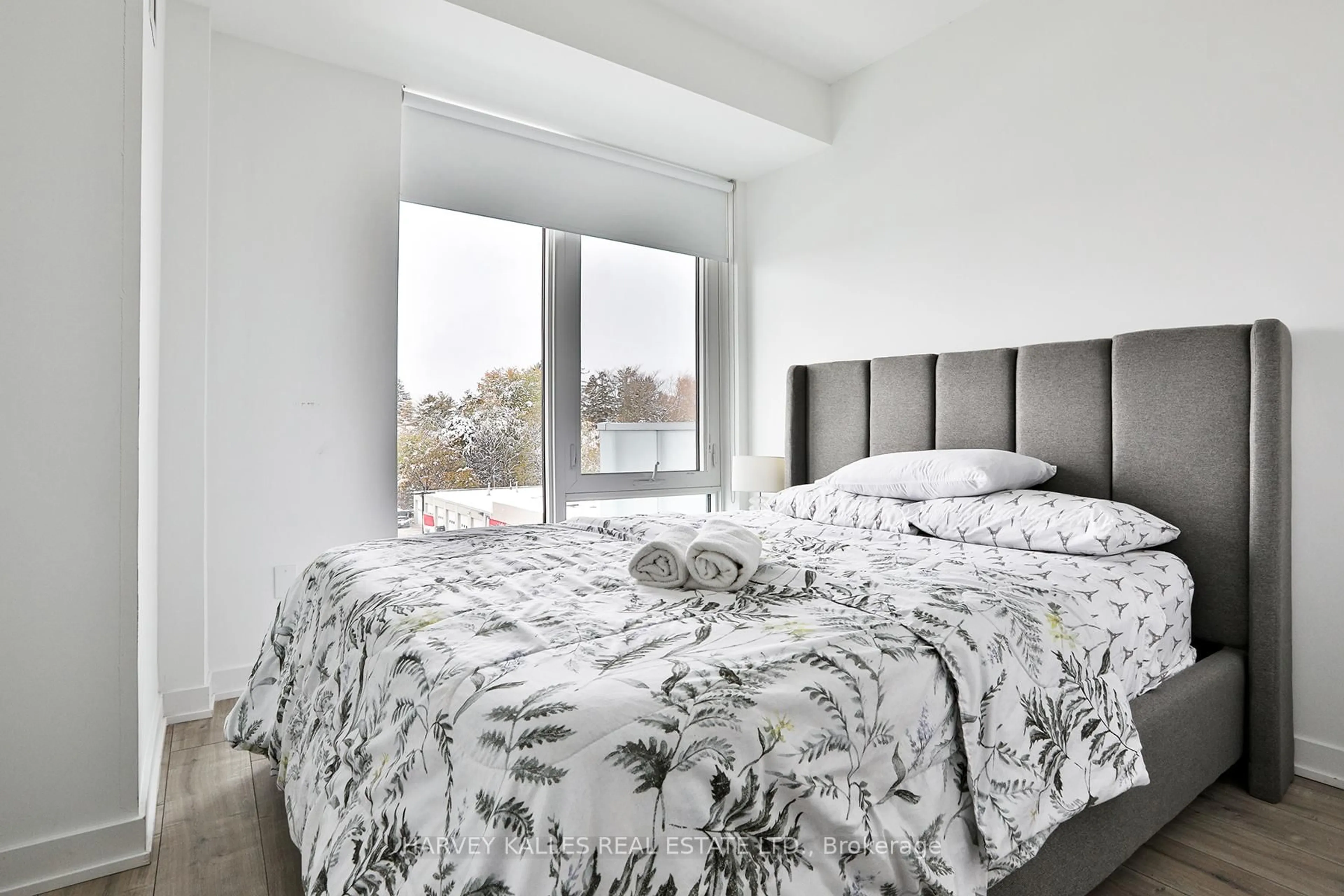 Bedroom with bed, unknown for 215 Lakeshore Rd #338, Mississauga Ontario L5H 1G5