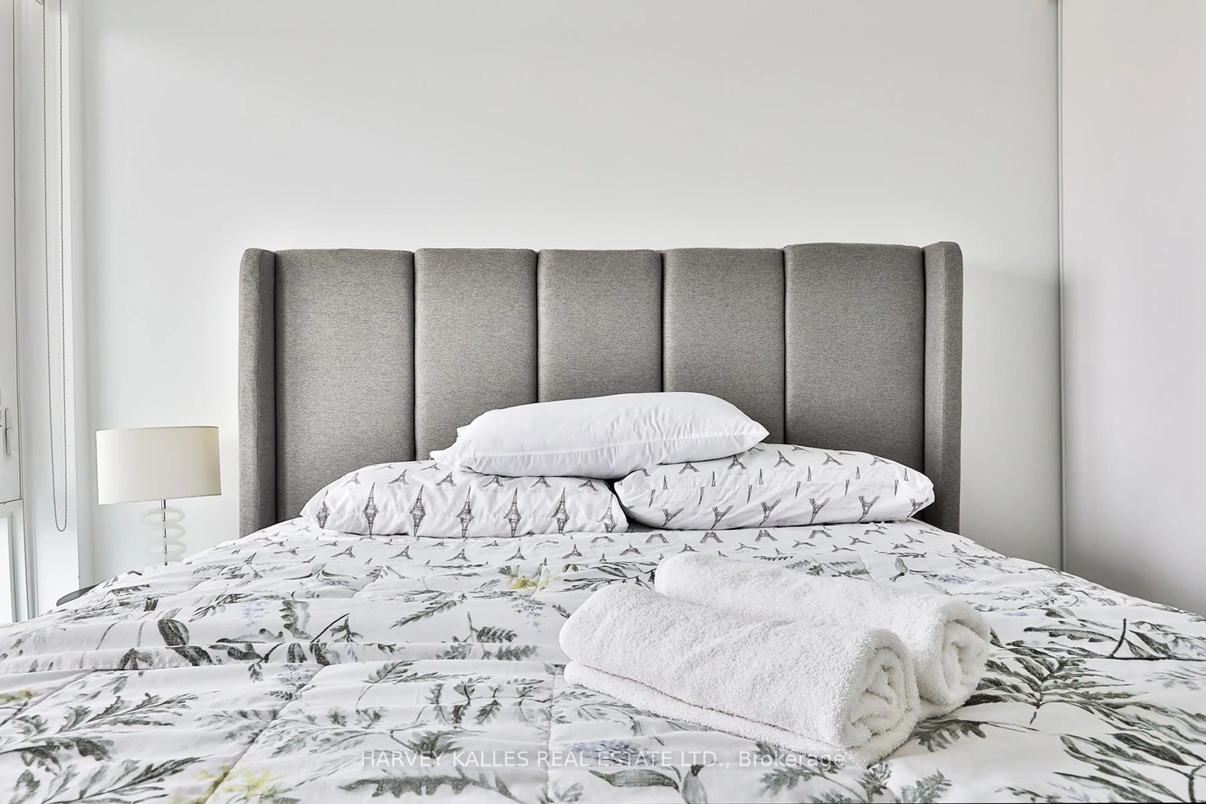 Bedroom with bed, carpet floor for 215 Lakeshore Rd #338, Mississauga Ontario L5H 1G5