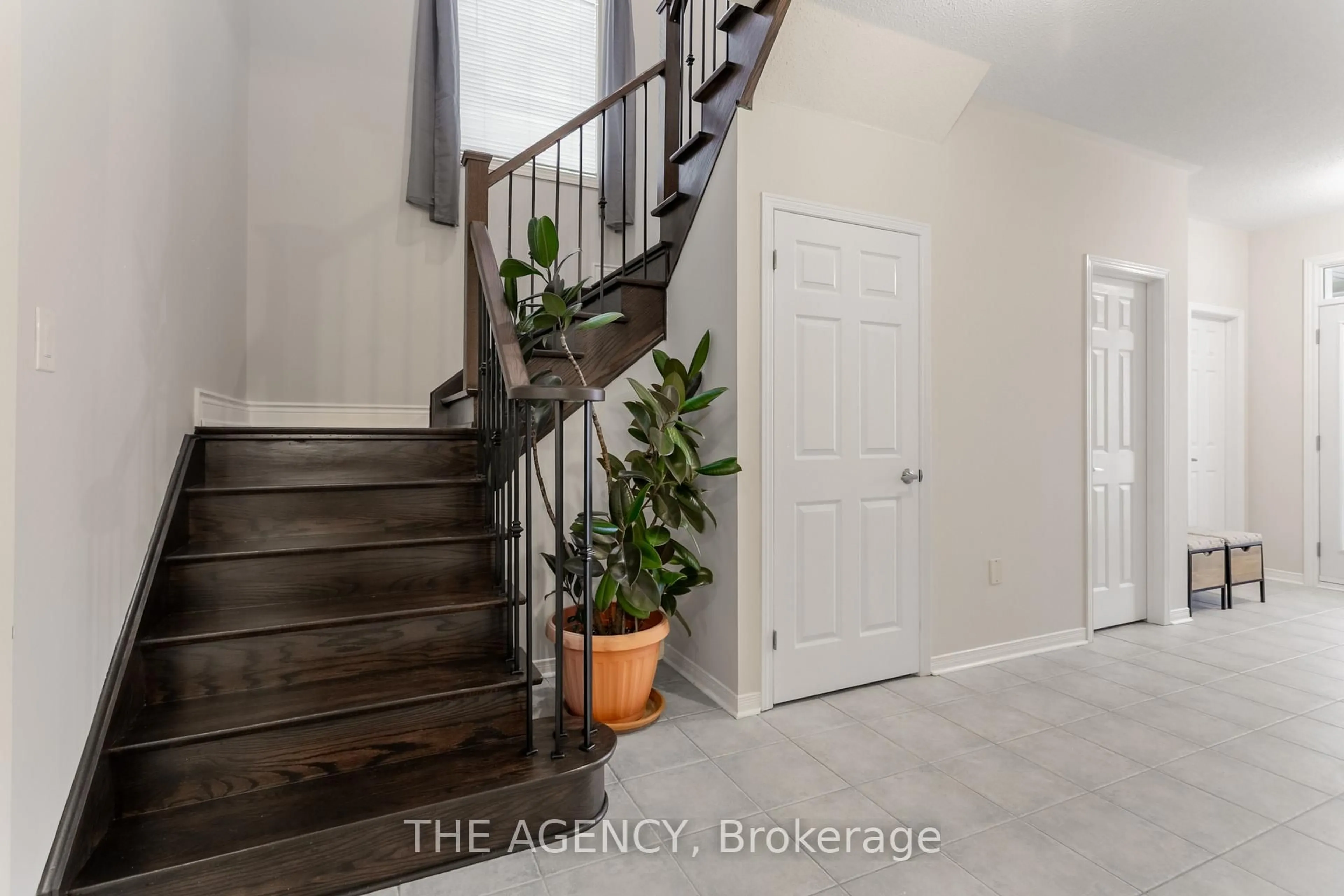 Indoor entryway for 13 Smoothwater St, Brampton Ontario L6R 2G2