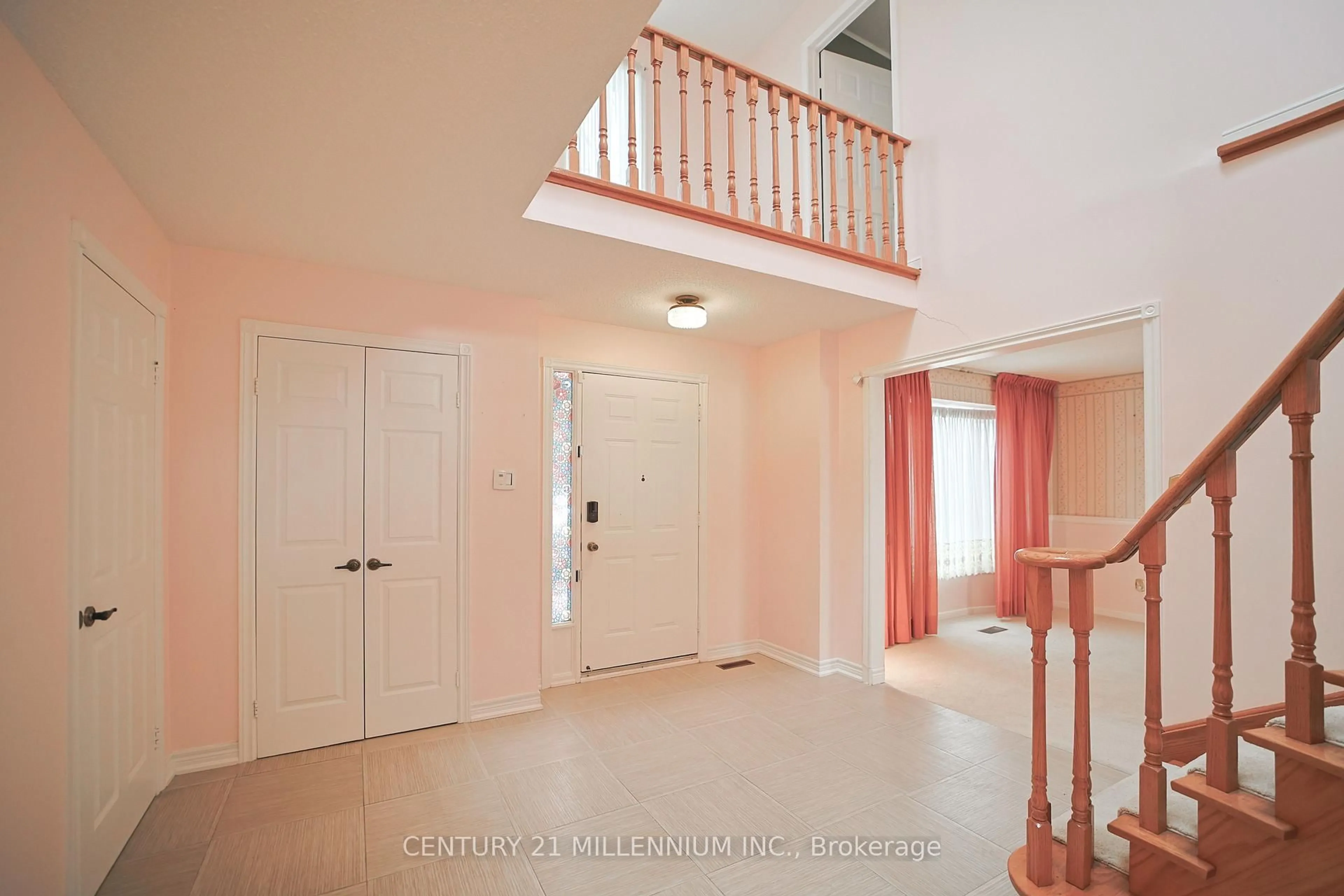 Indoor foyer for 1281 Deer Ru, Mississauga Ontario L5C 3P8