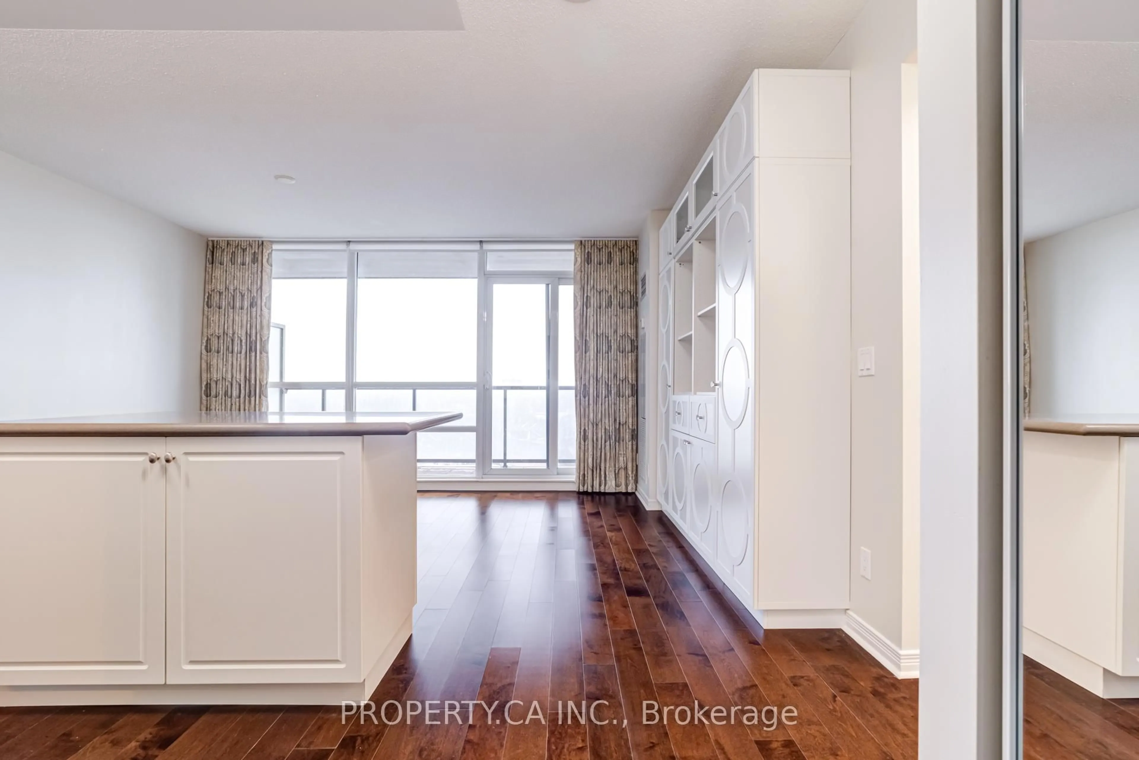 Indoor entryway for 2230 Lake Shore Blvd #903, Toronto Ontario M8V 0B2