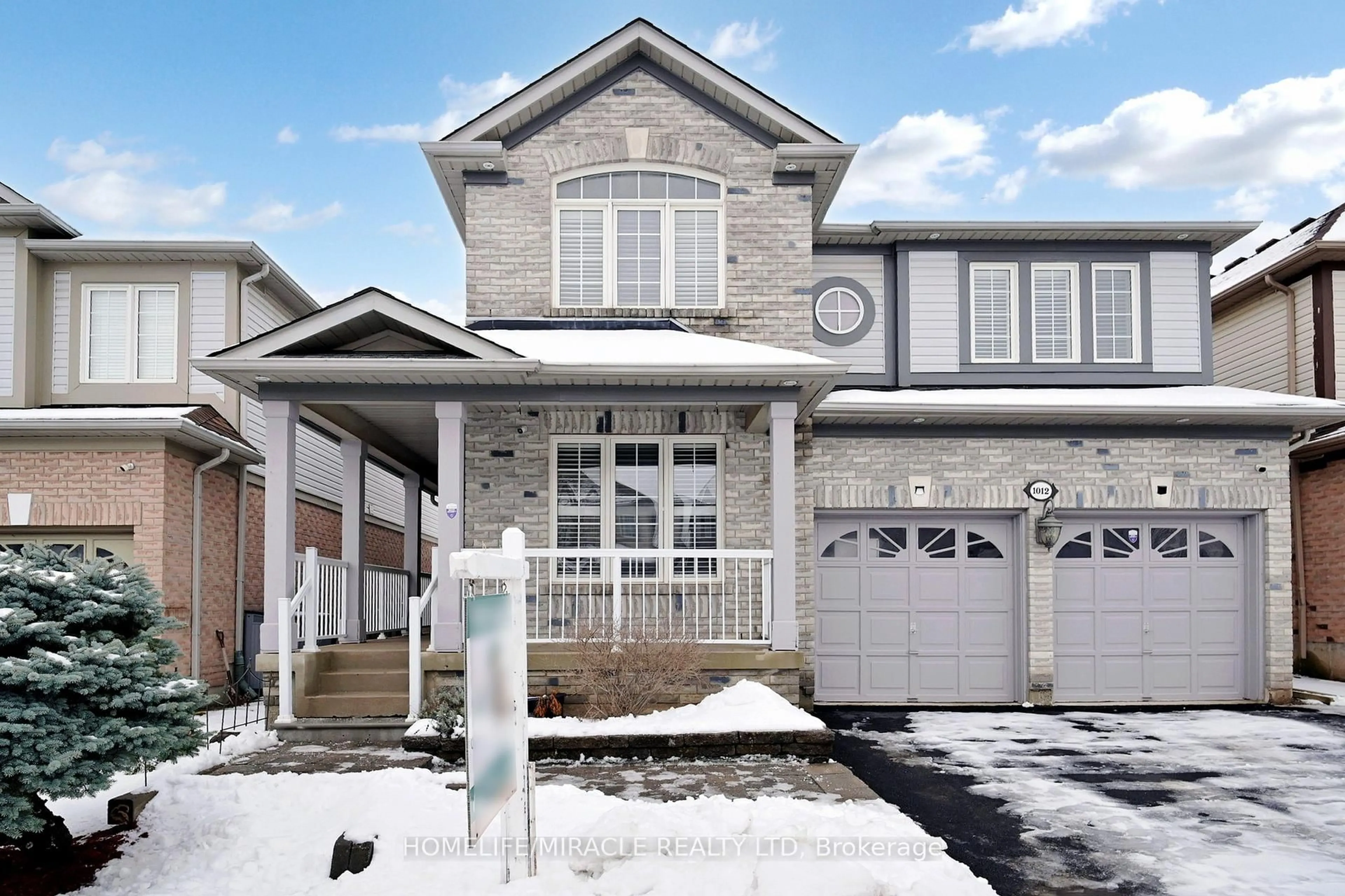 Home with vinyl exterior material, street for 1012 Gordon Hts, Milton Ontario L9T 5S9