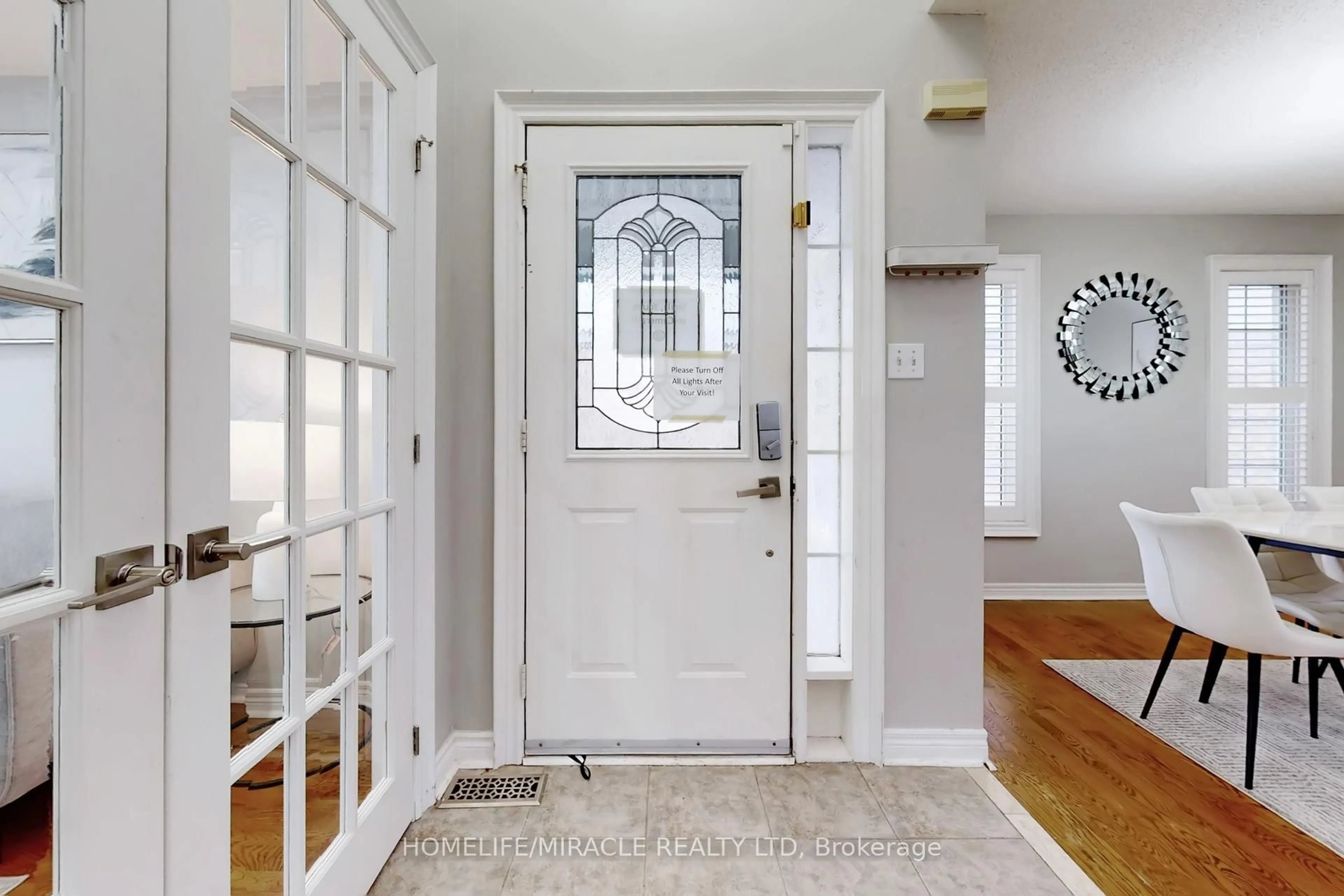 Indoor entryway for 1012 Gordon Hts, Milton Ontario L9T 5S9