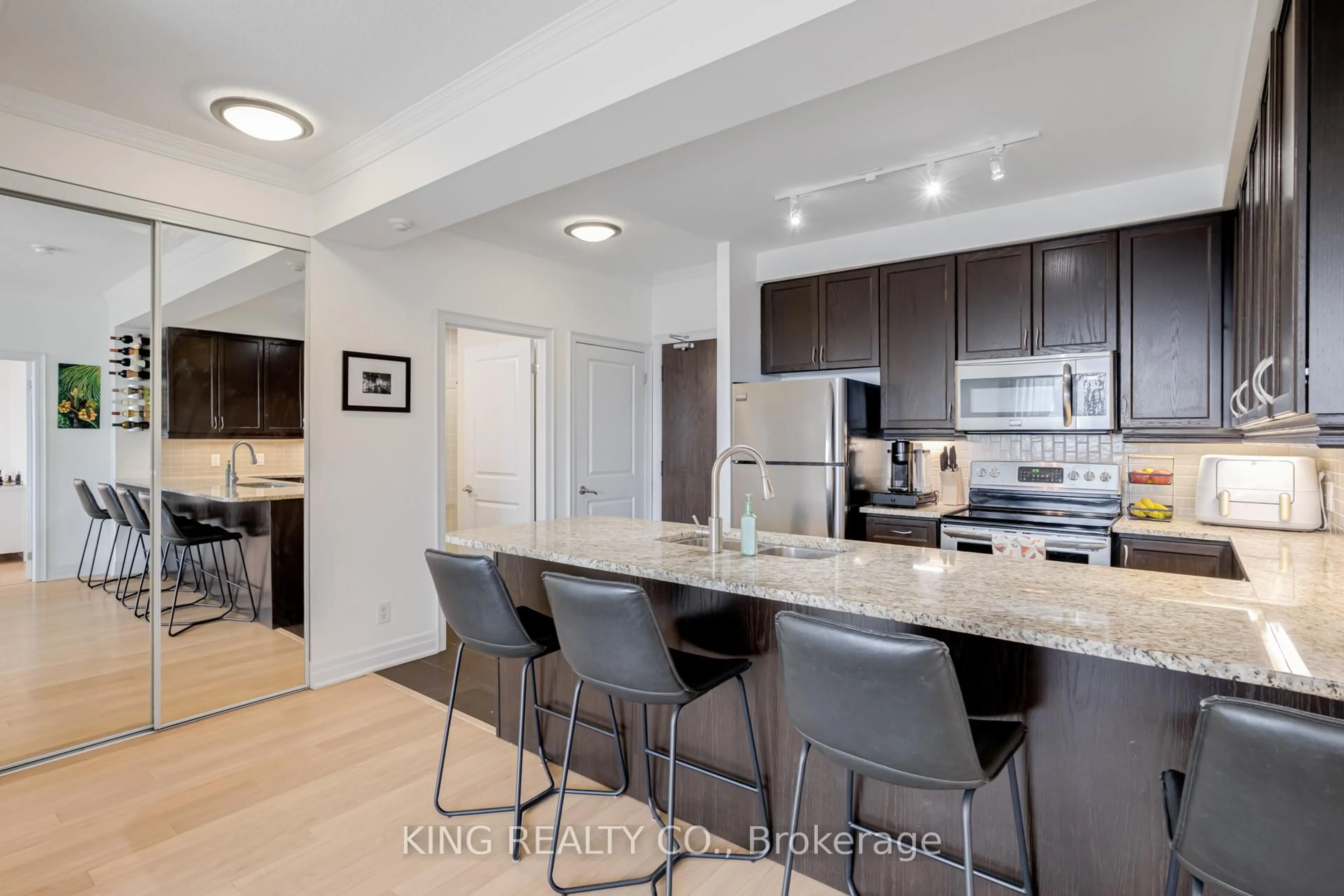 Open concept kitchen, ceramic/tile floor for 100 John St #2305, Brampton Ontario L6W 0A8