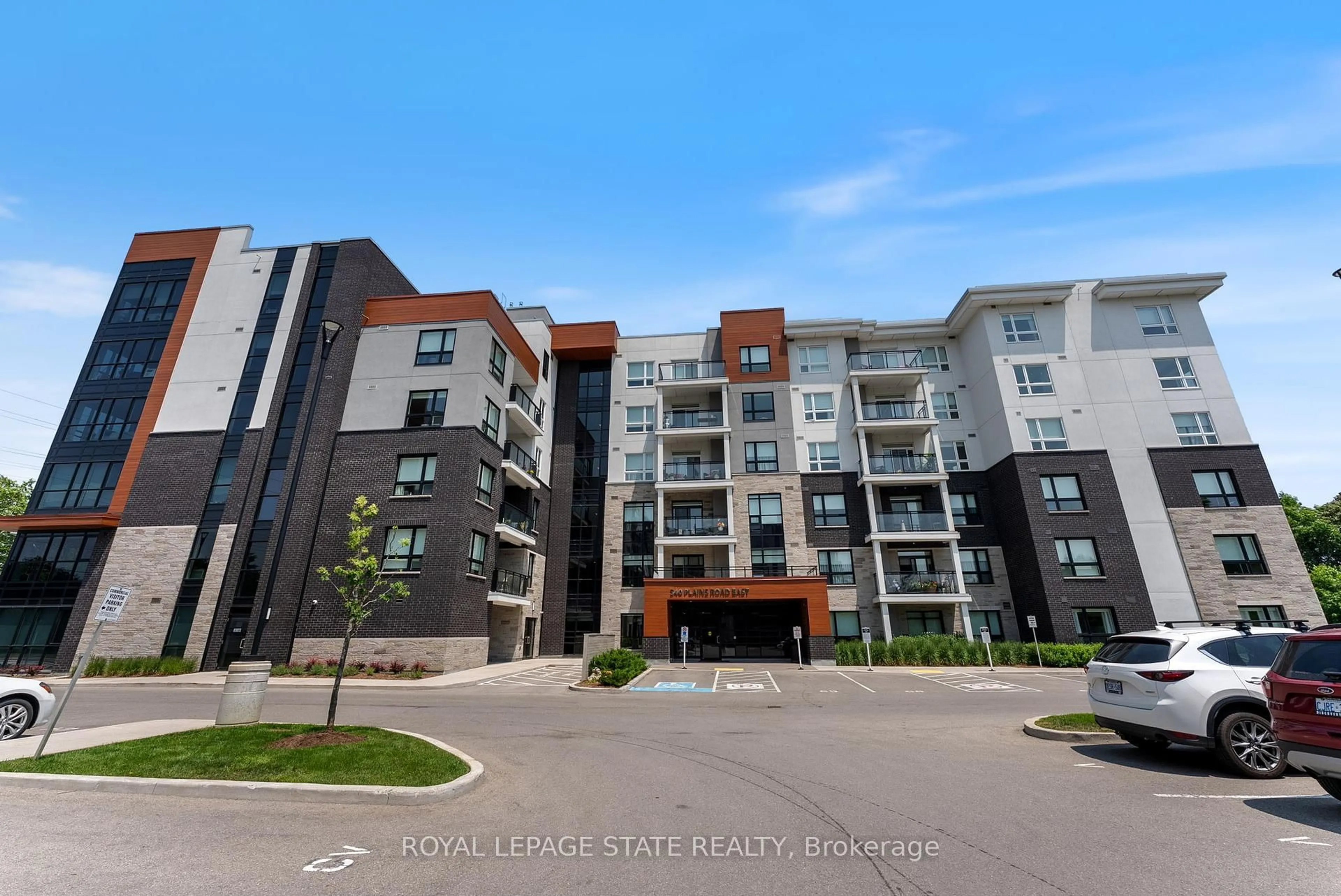 Patio, street for 340 Plains Rd #202, Burlington Ontario L7T 0C2