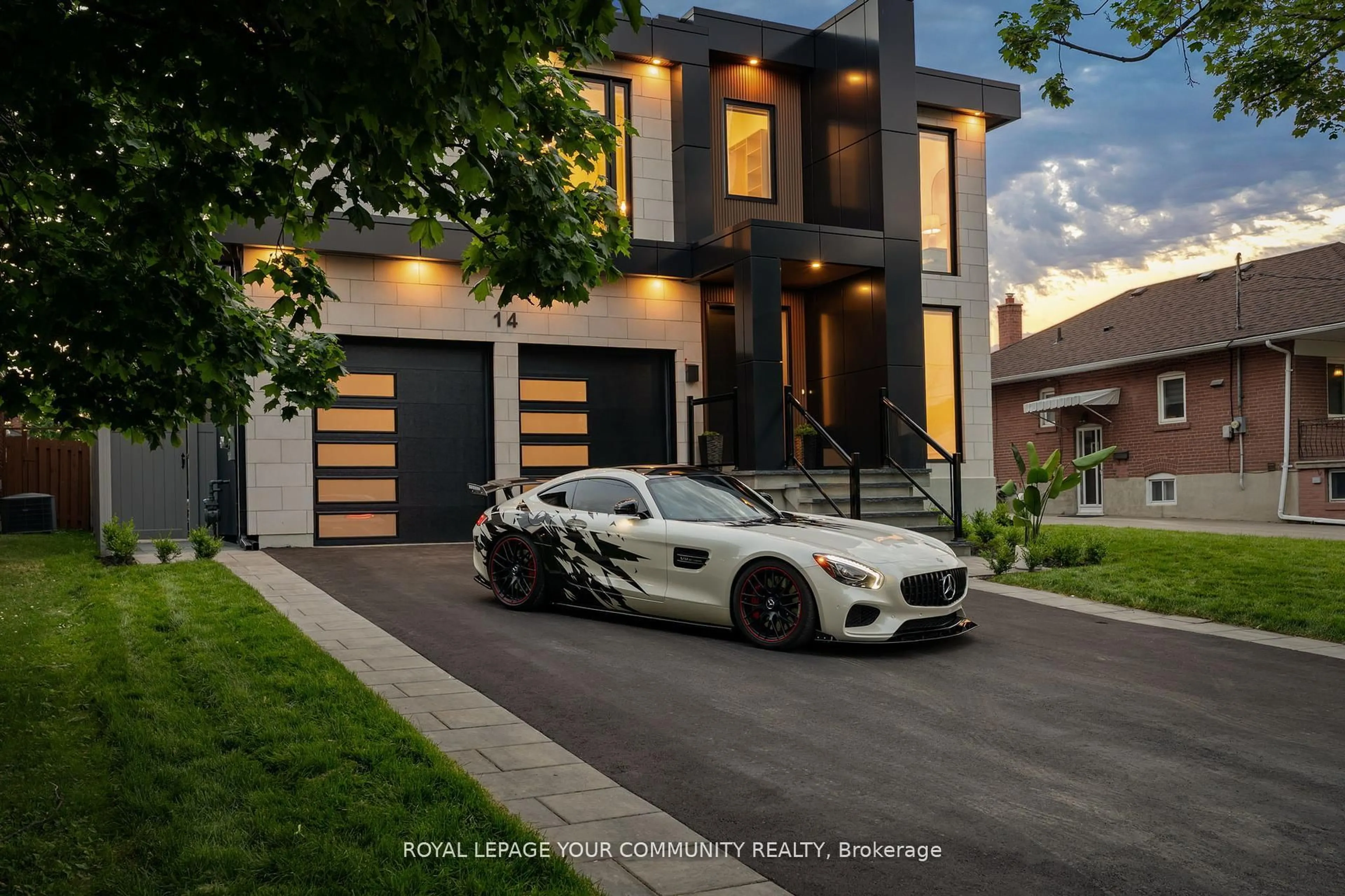 Indoor garage for 14 Ranwood Dr, Toronto Ontario M9N 3E9