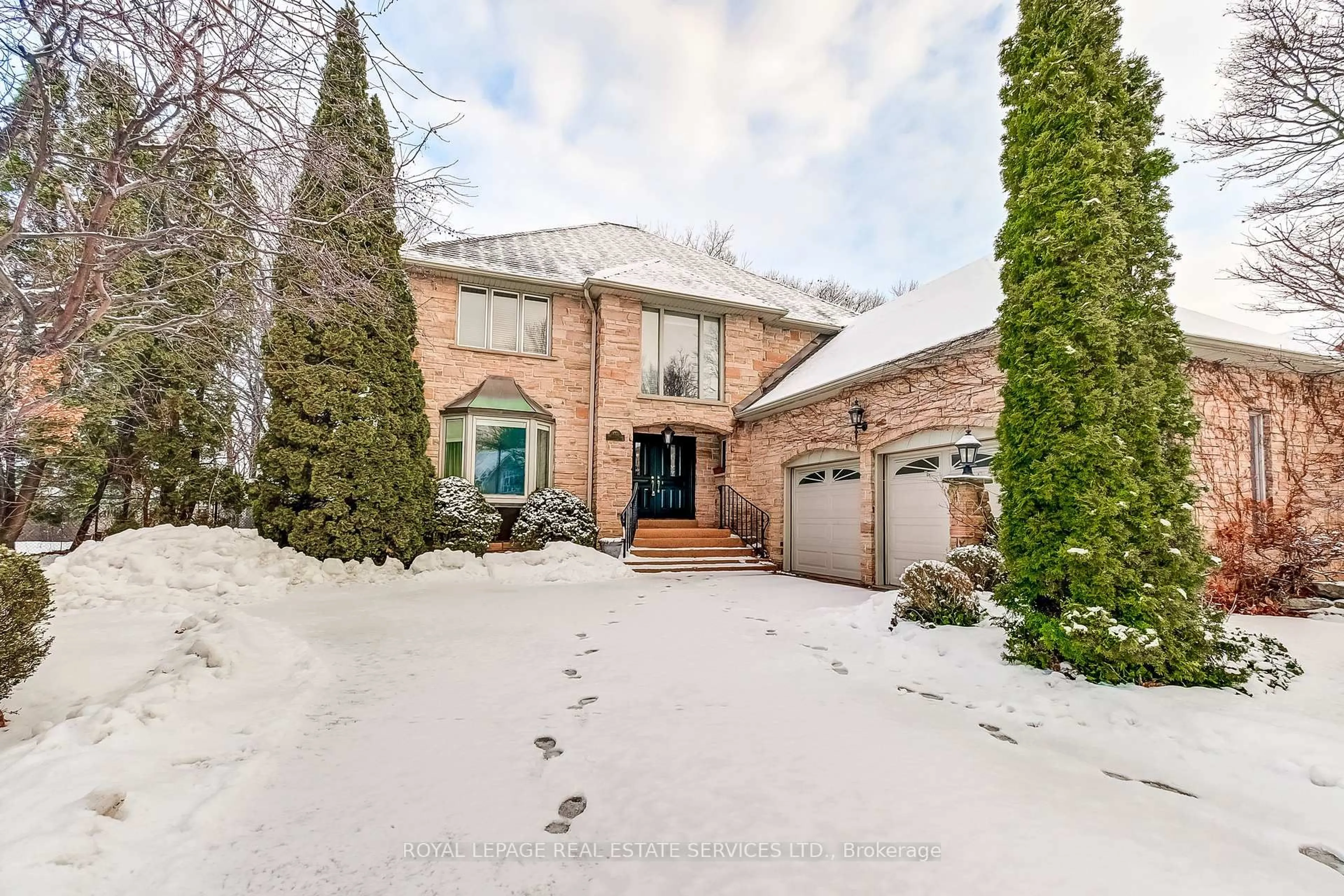 Home with brick exterior material, street for 4261 Bridlepath Tr, Mississauga Ontario L5L 3K3