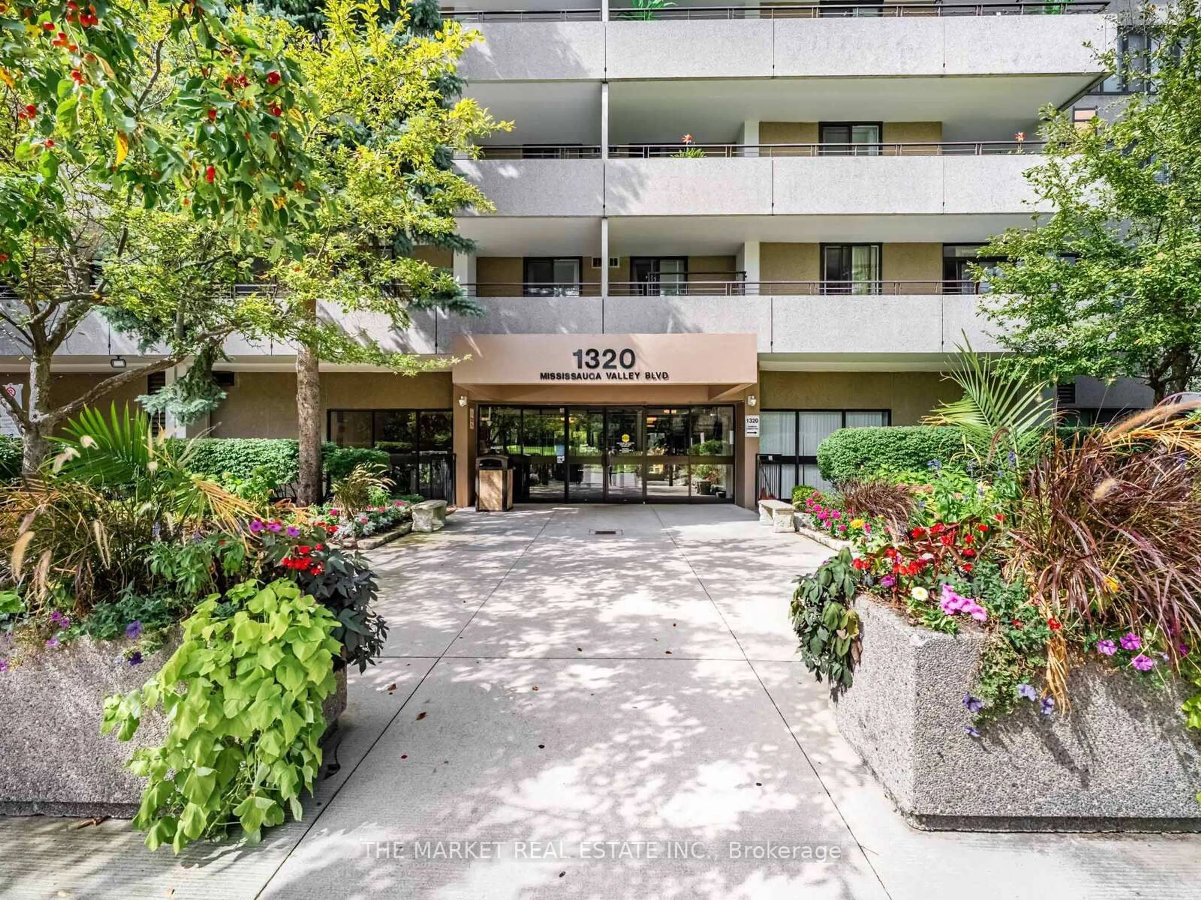 Indoor foyer for 1320 Mississauga Valley Blvd #507, Mississauga Ontario L5A 3S9