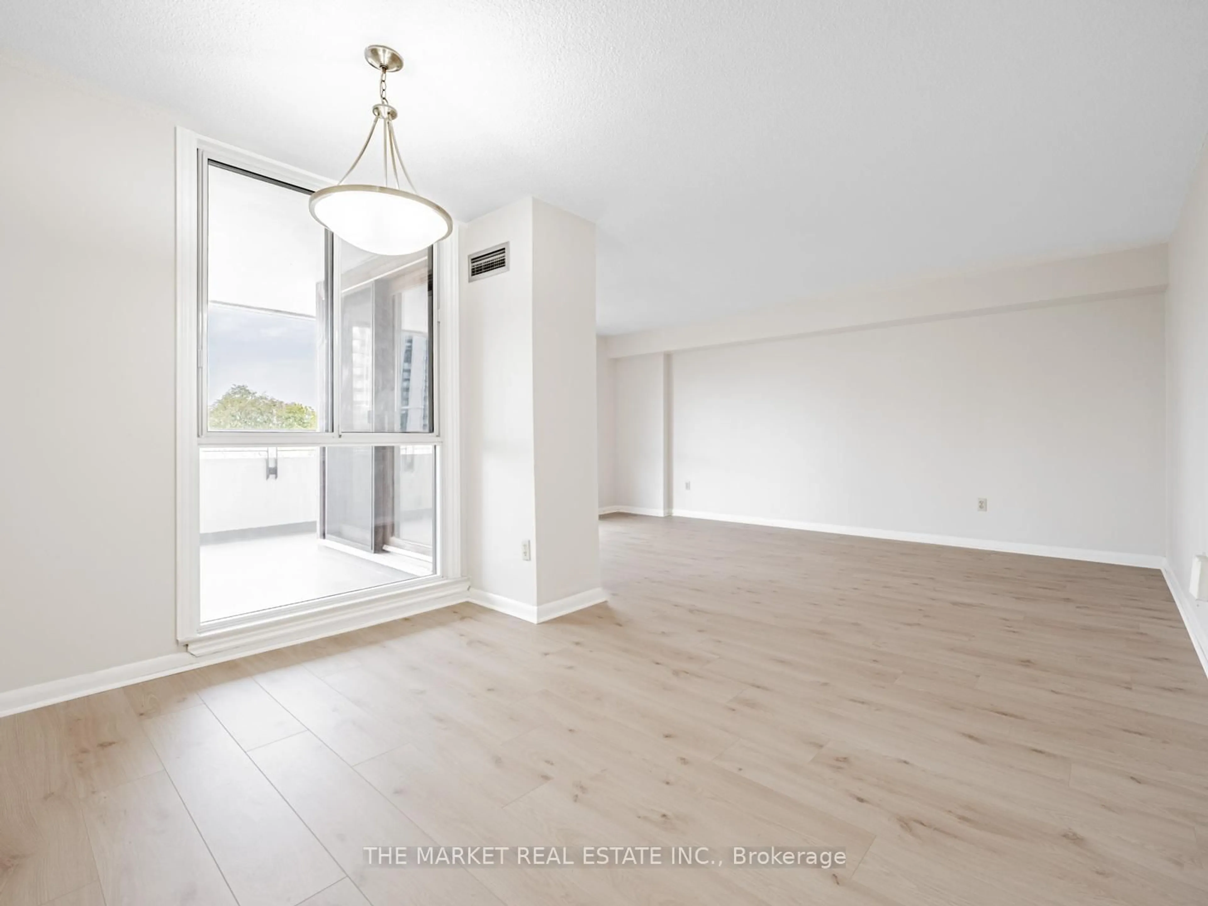 A pic of a room for 1320 Mississauga Valley Blvd #507, Mississauga Ontario L5A 3S9