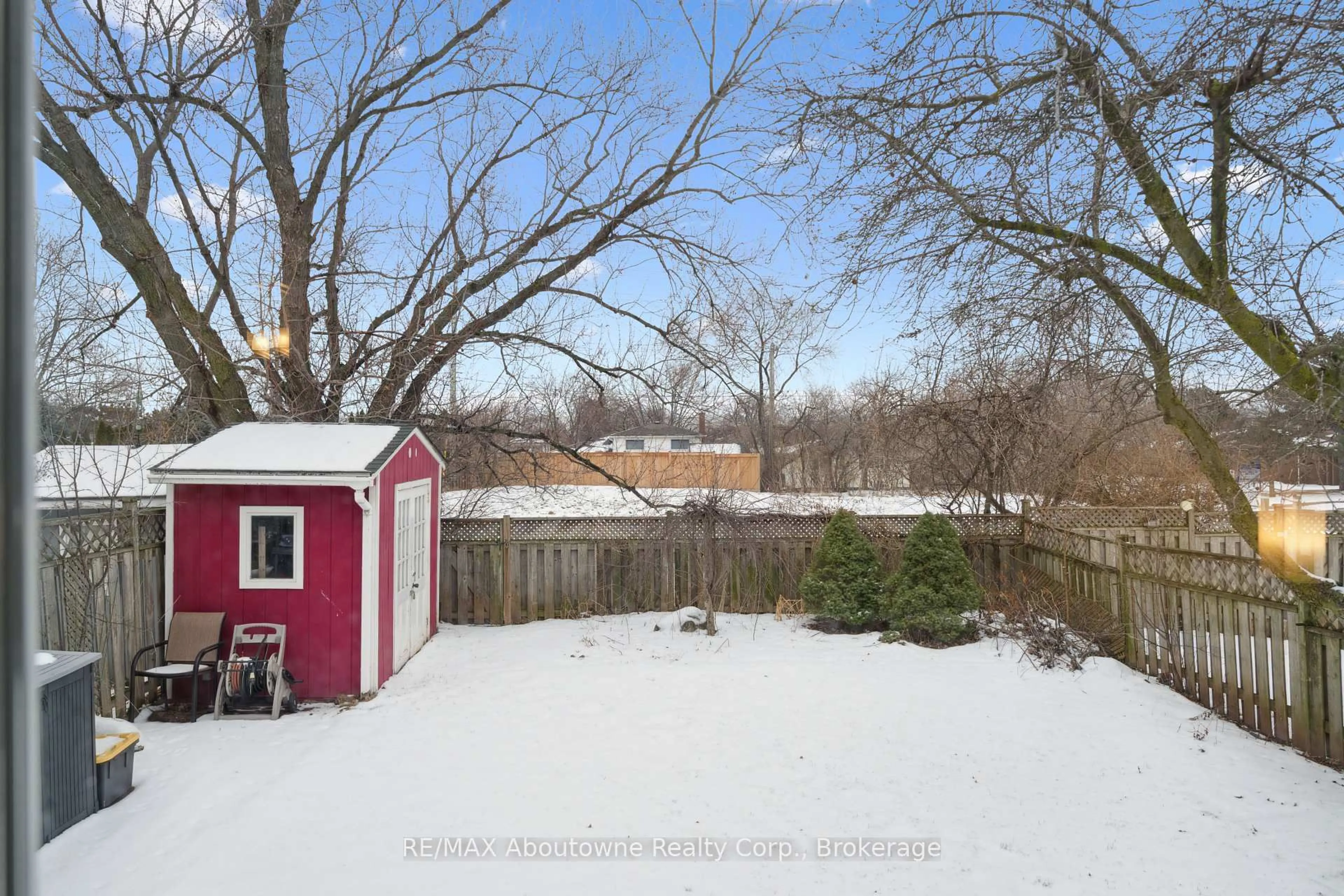 Shed for 637 Lomond Cres, Burlington Ontario L7L 2N8