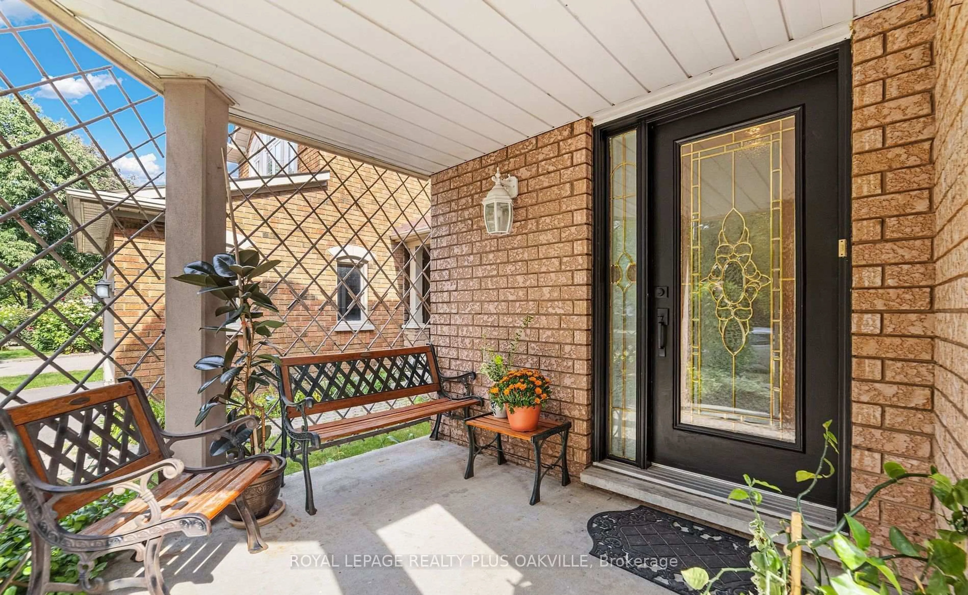 Indoor entryway for 365 Turnberry Cres, Mississauga Ontario L4Z 3W3