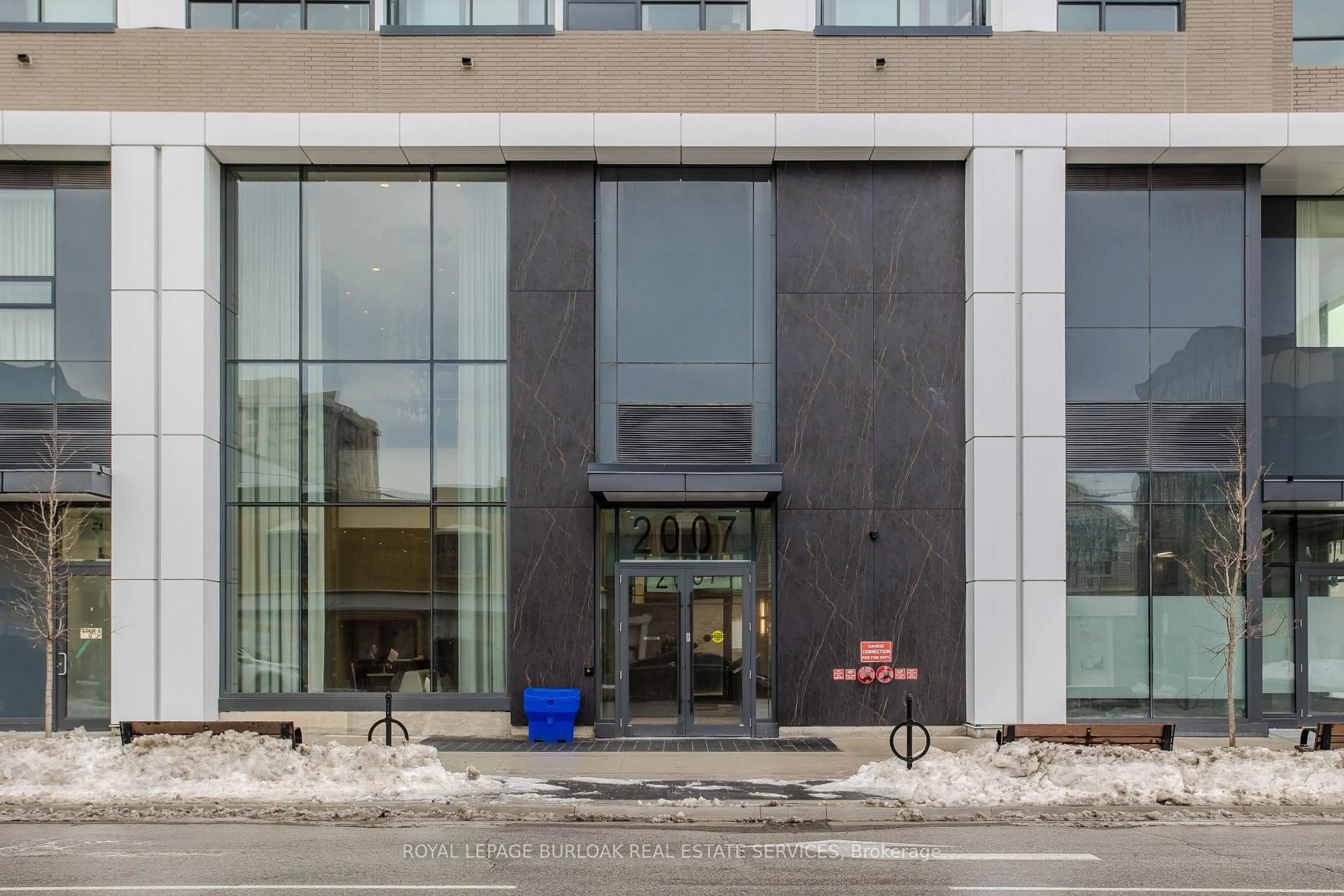 Indoor foyer for 2007 James St #603, Burlington Ontario L7R 0G7