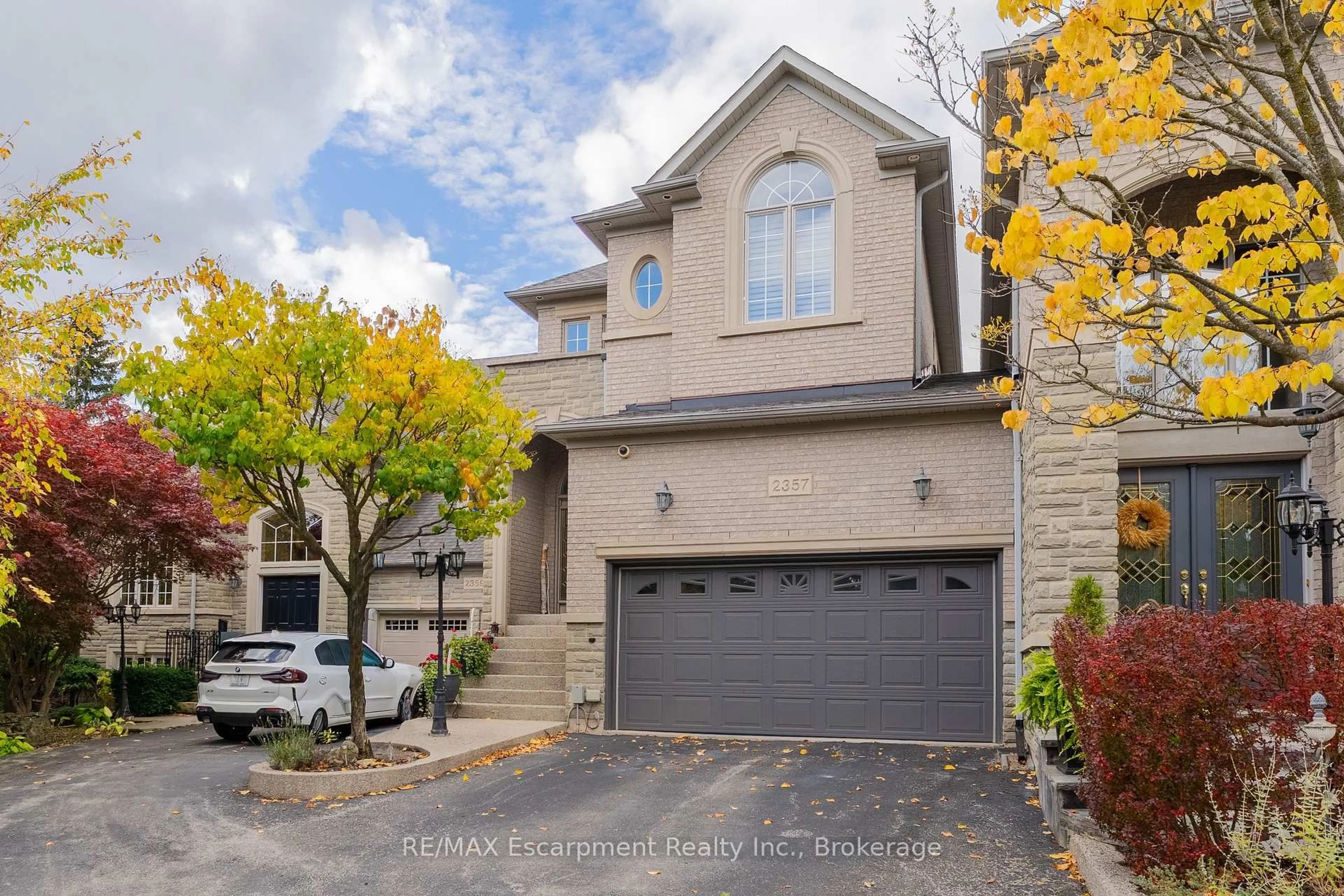 Home with brick exterior material, street for 2357 Woodfield Rd, Oakville Ontario L6H 6Y6