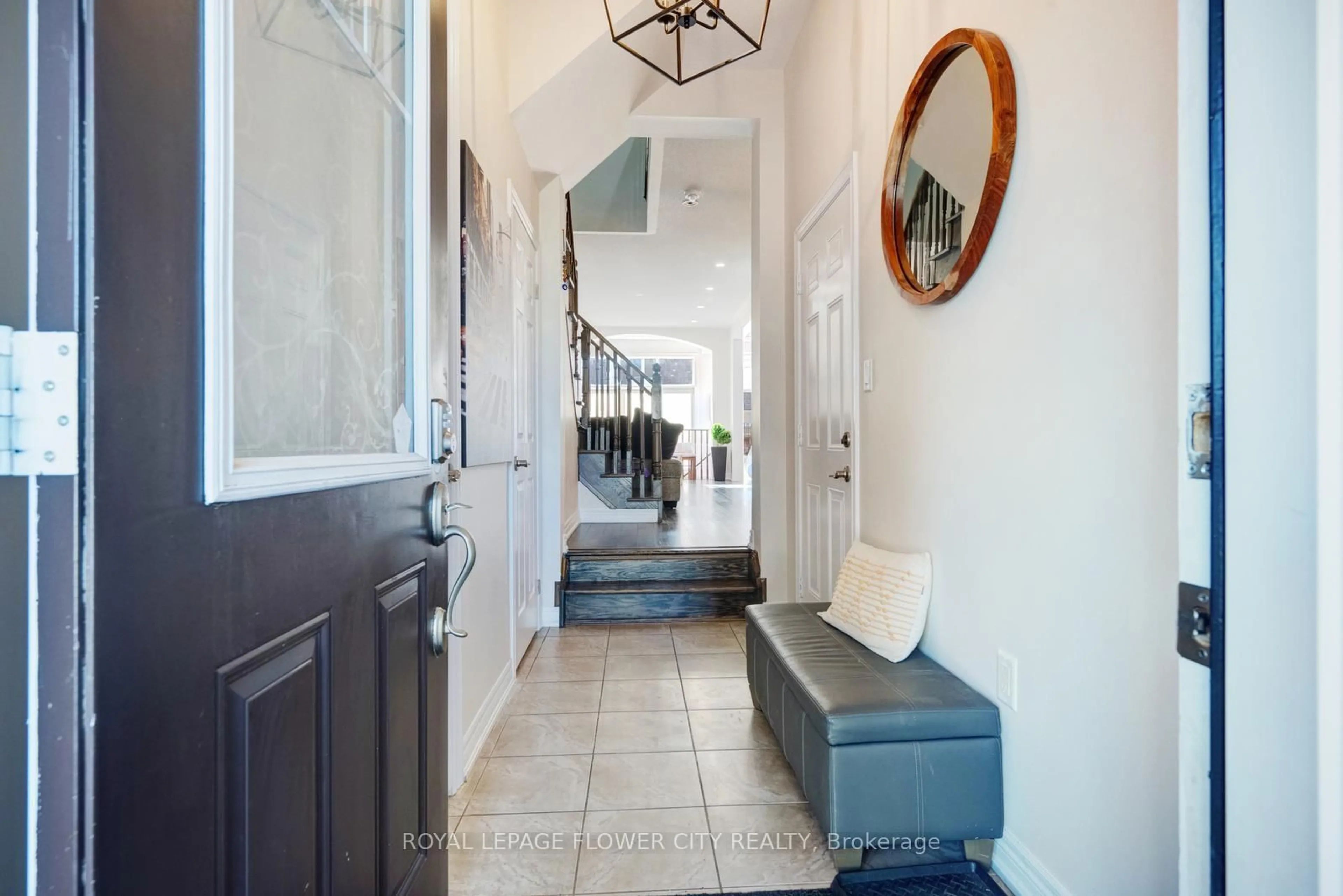 Indoor entryway for 38 Abigail Cres, Caledon Ontario L7C 4C7