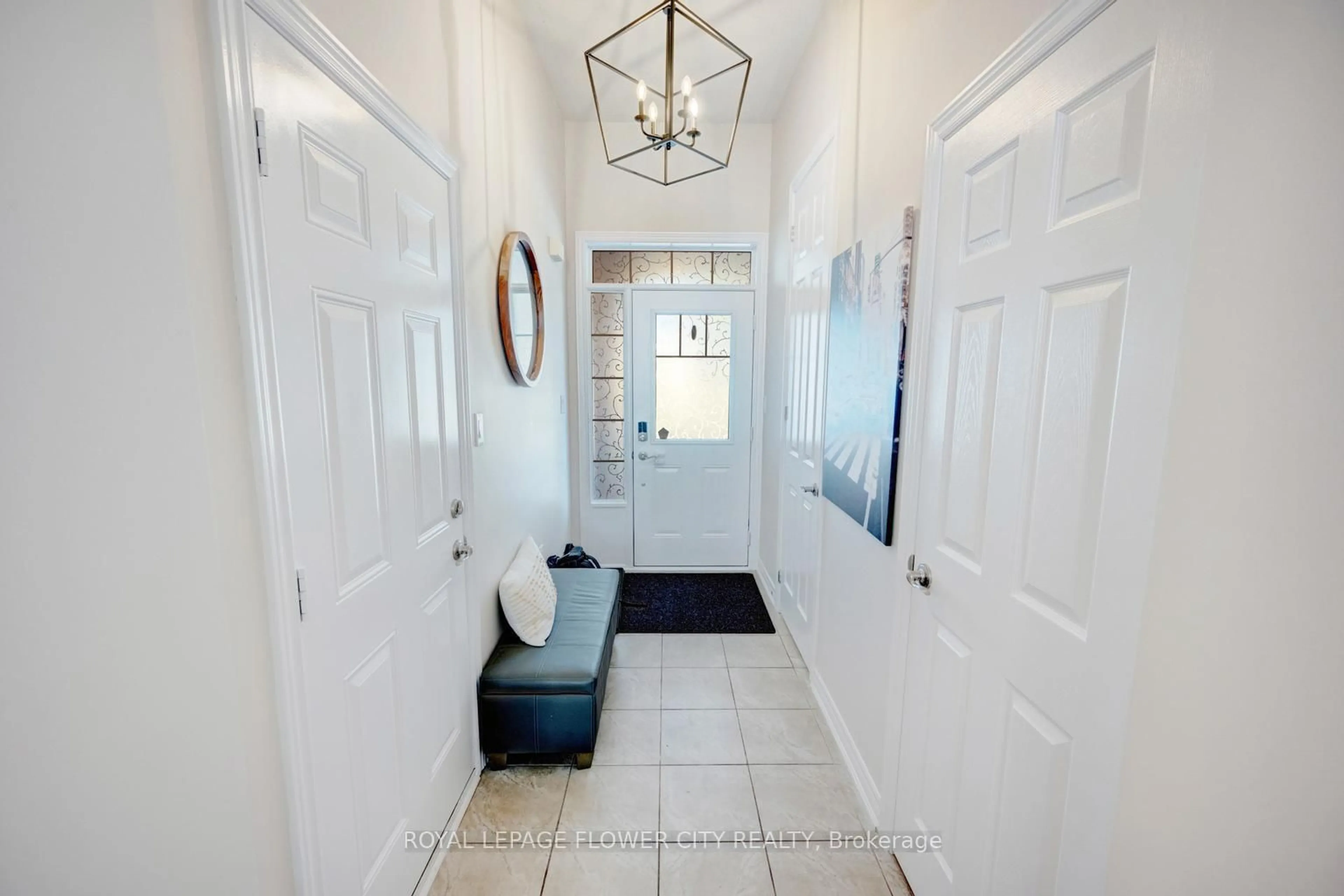 Indoor entryway for 38 Abigail Cres, Caledon Ontario L7C 4C7