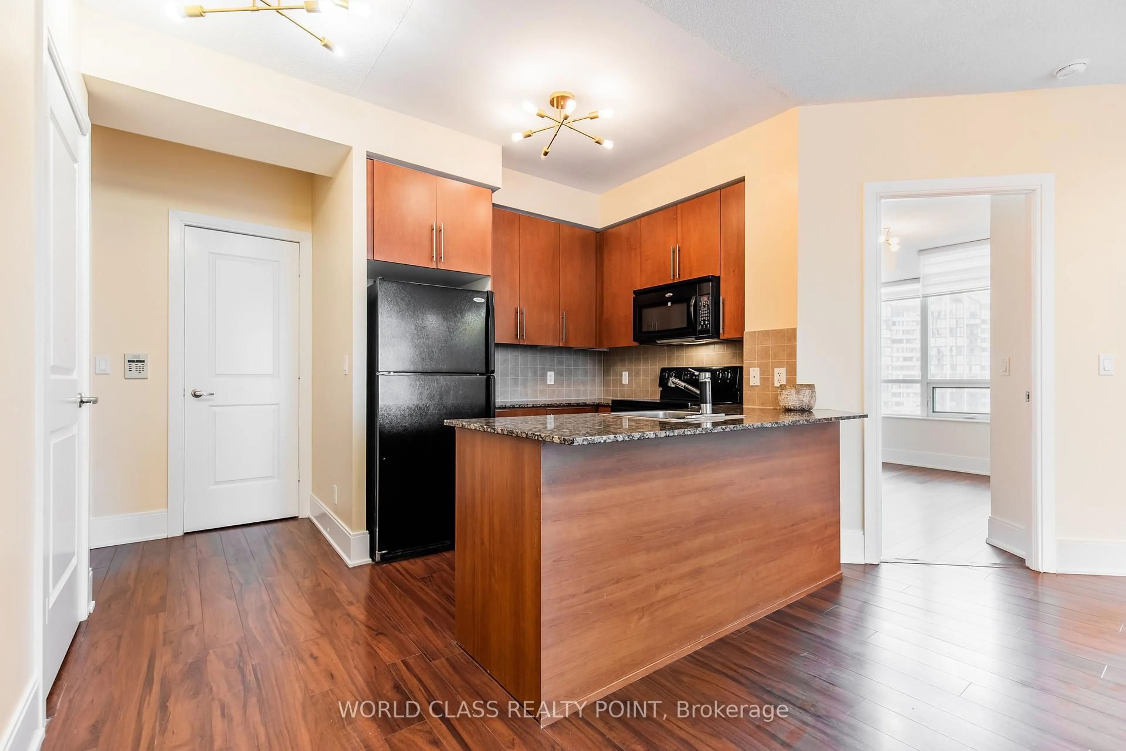 Standard kitchen, wood/laminate floor for 330 Burnhamthorpe Rd #1402, Mississauga Ontario L5B 0E1