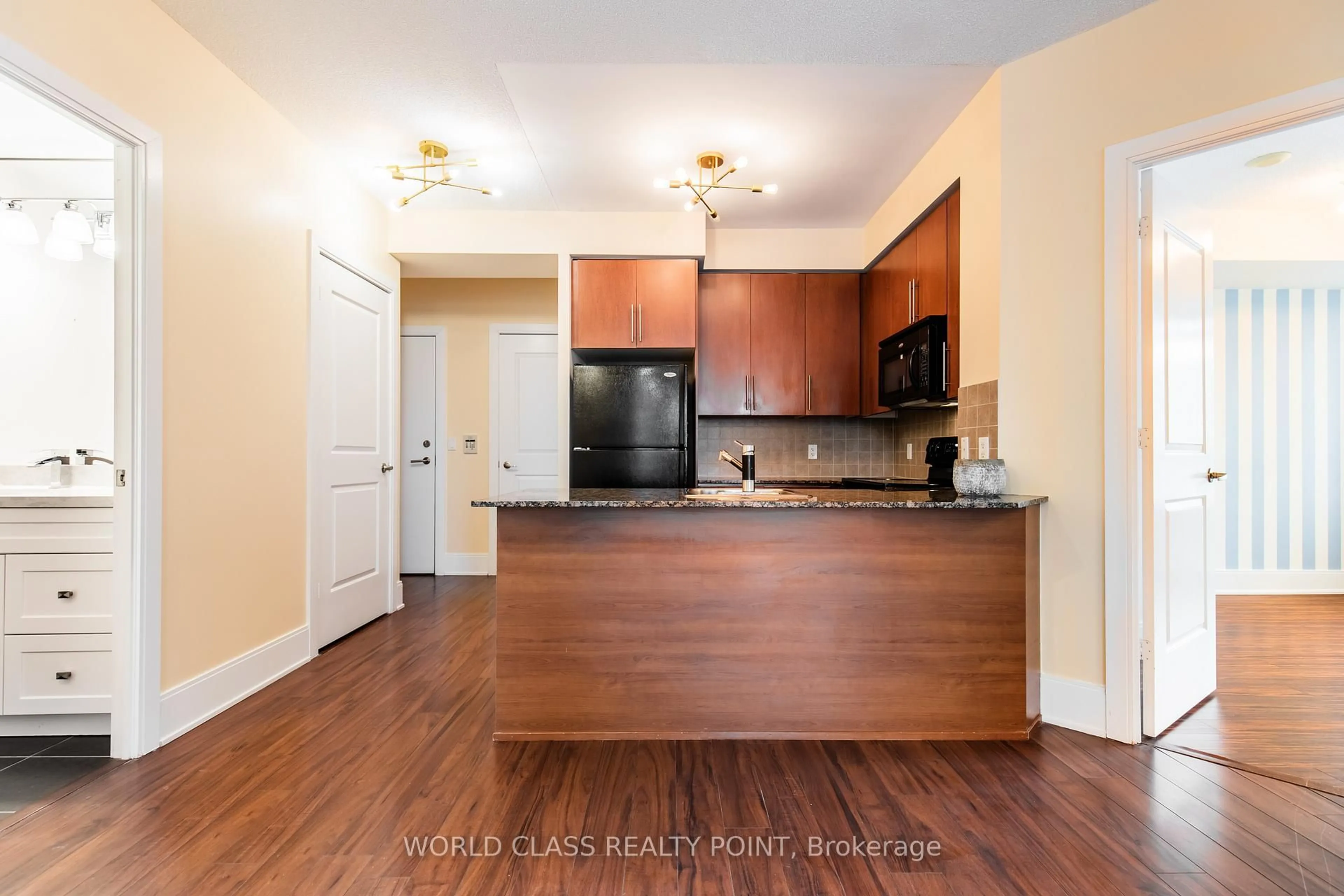 Open concept kitchen, wood/laminate floor for 330 Burnhamthorpe Rd #1402, Mississauga Ontario L5B 0E1