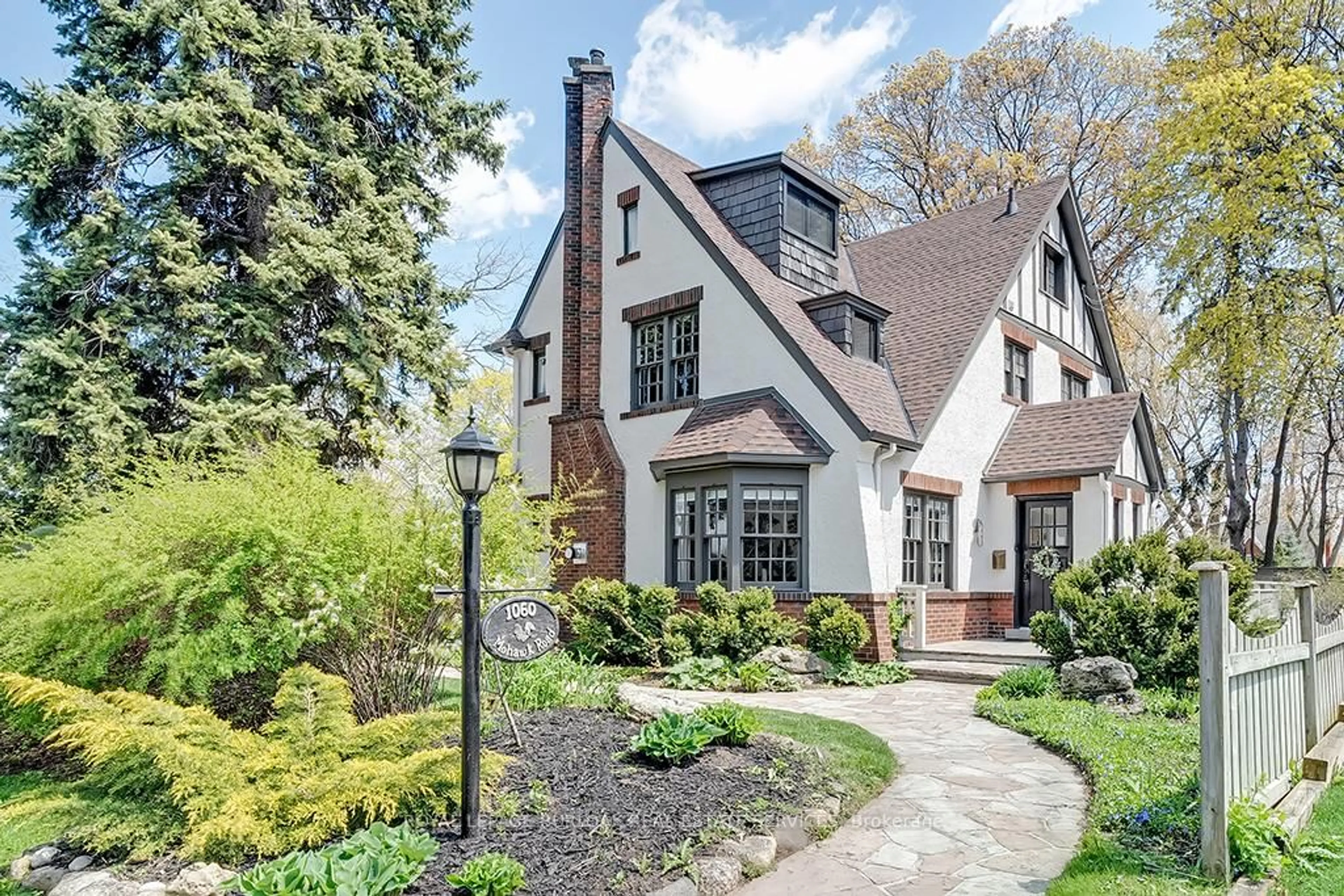 Home with brick exterior material, street for 1060 Mohawk Rd, Burlington Ontario L7T 3M6