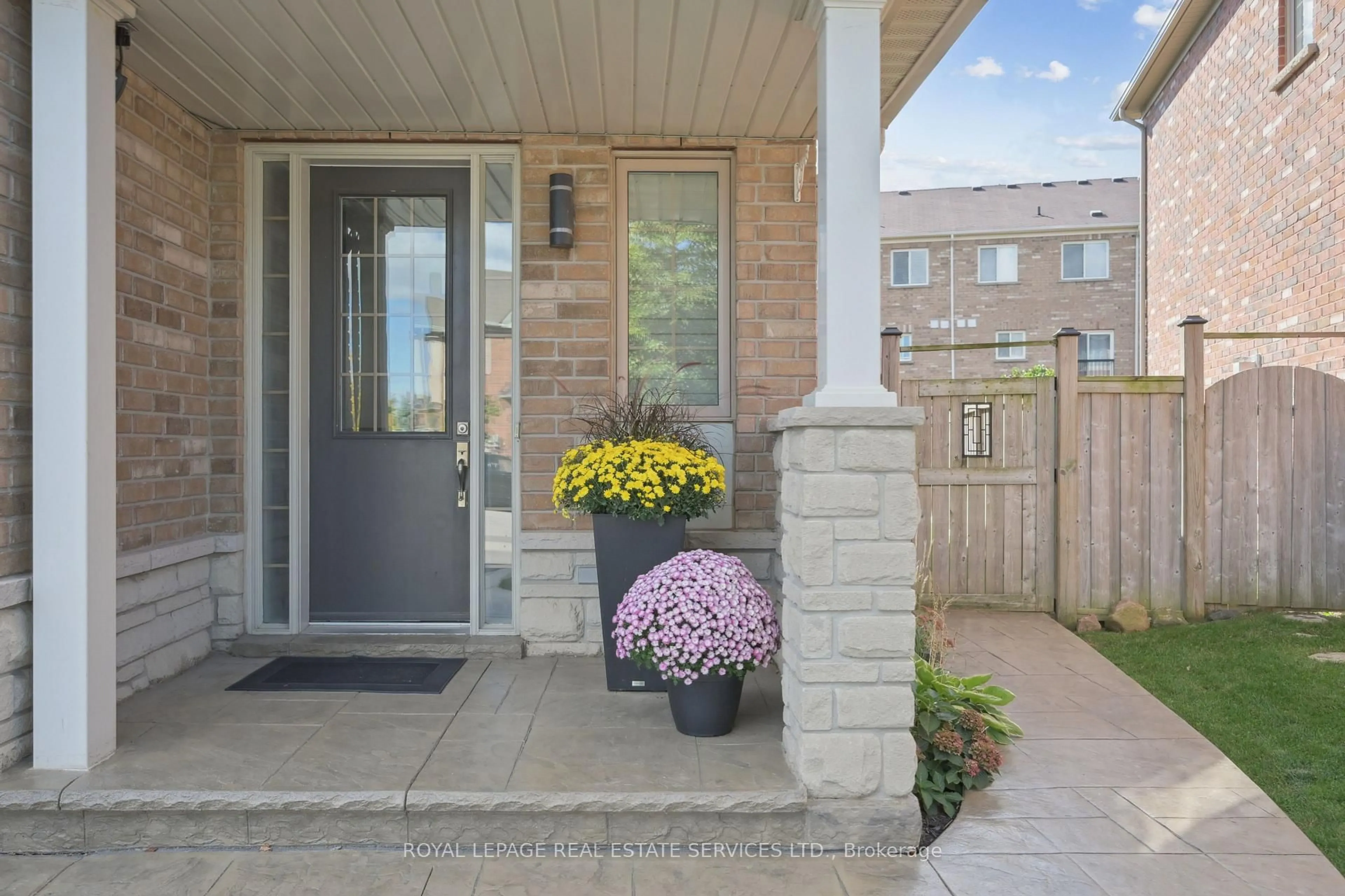 Indoor entryway for 2057 Fiddlers Way, Oakville Ontario L6M 0M4