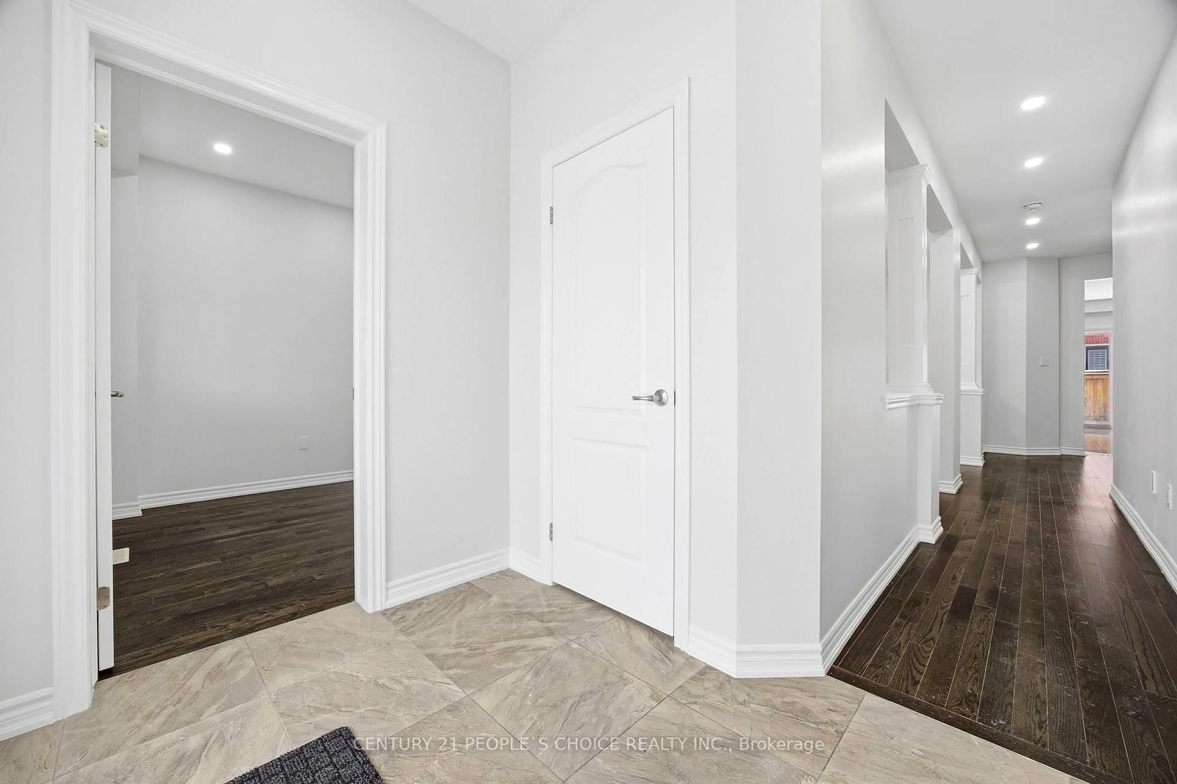 Indoor entryway for 16 Bucksaw St, Brampton Ontario L7A 4R1