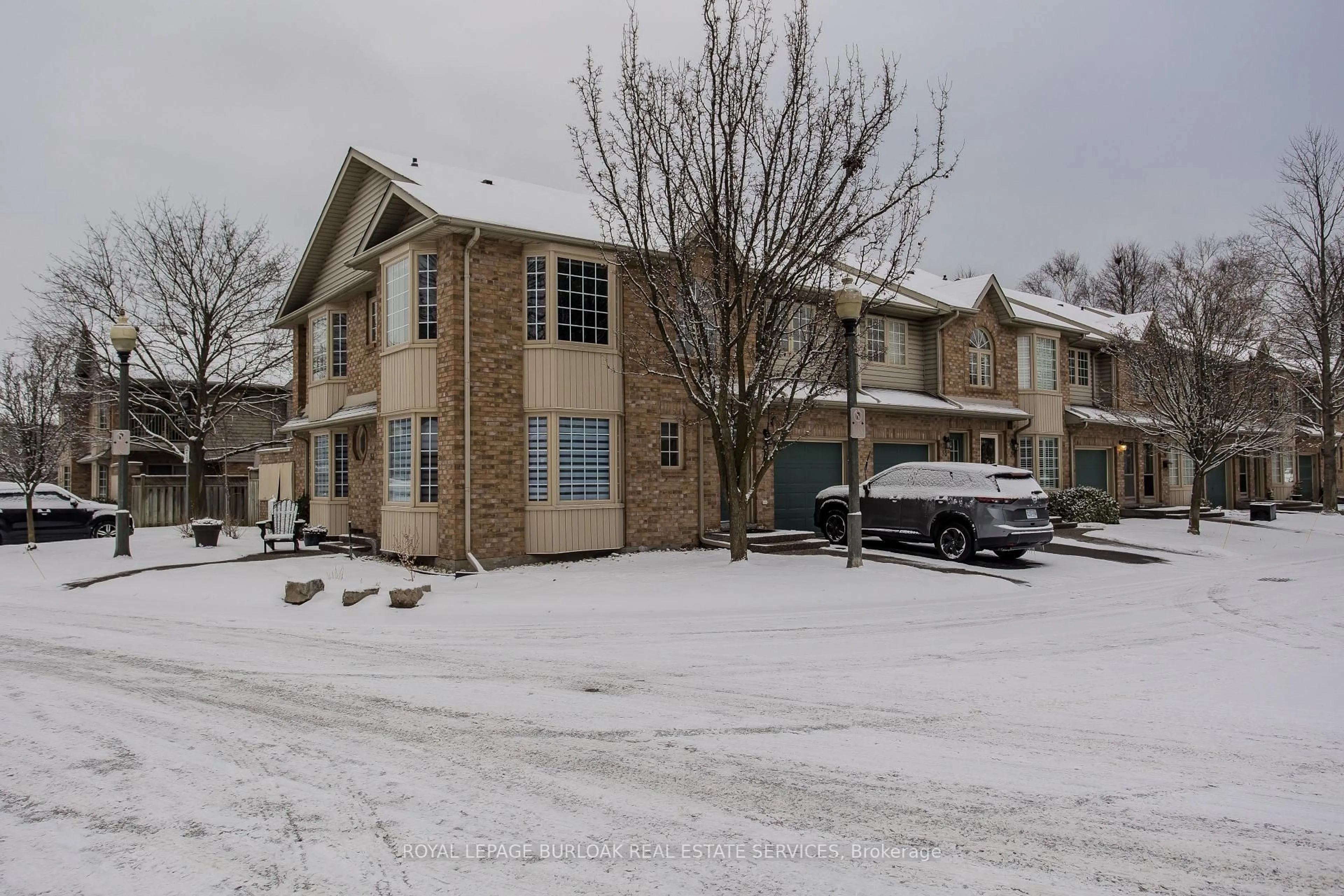 A pic from outside/outdoor area/front of a property/back of a property/a pic from drone, street for 3333 New St #53, Burlington Ontario L7N 1N1