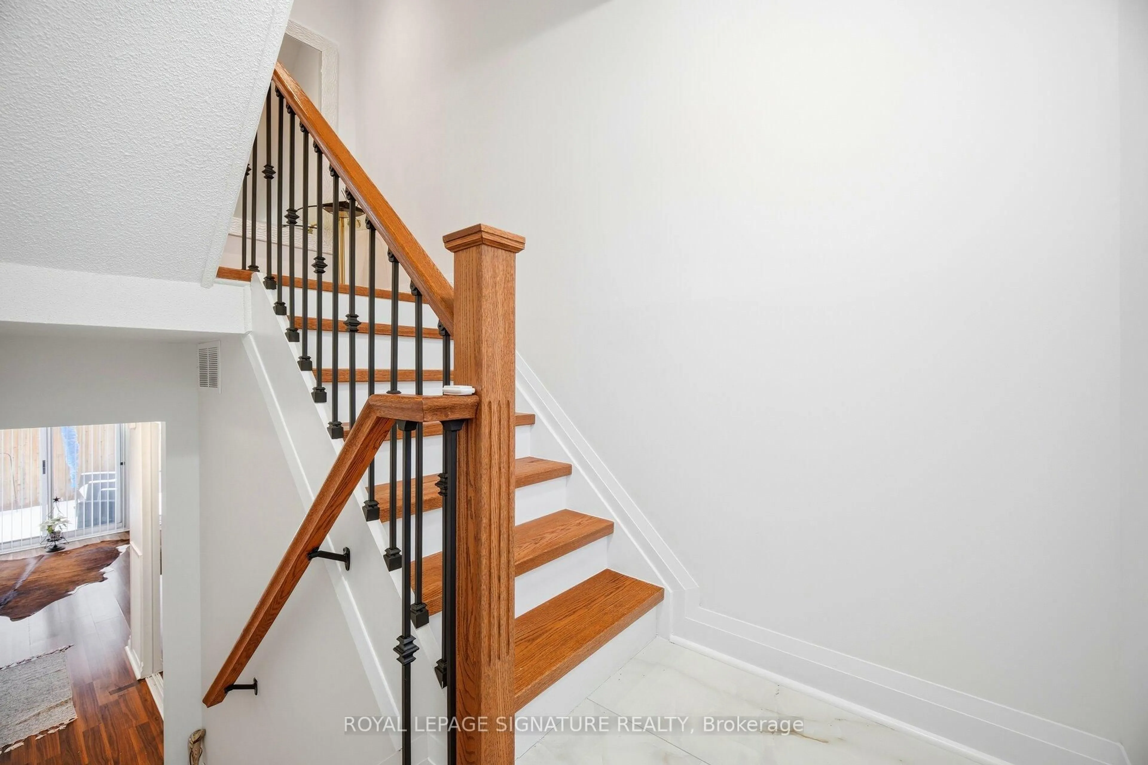Stairs for 7340 Copenhagen Rd #43, Mississauga Ontario L5N 2S5