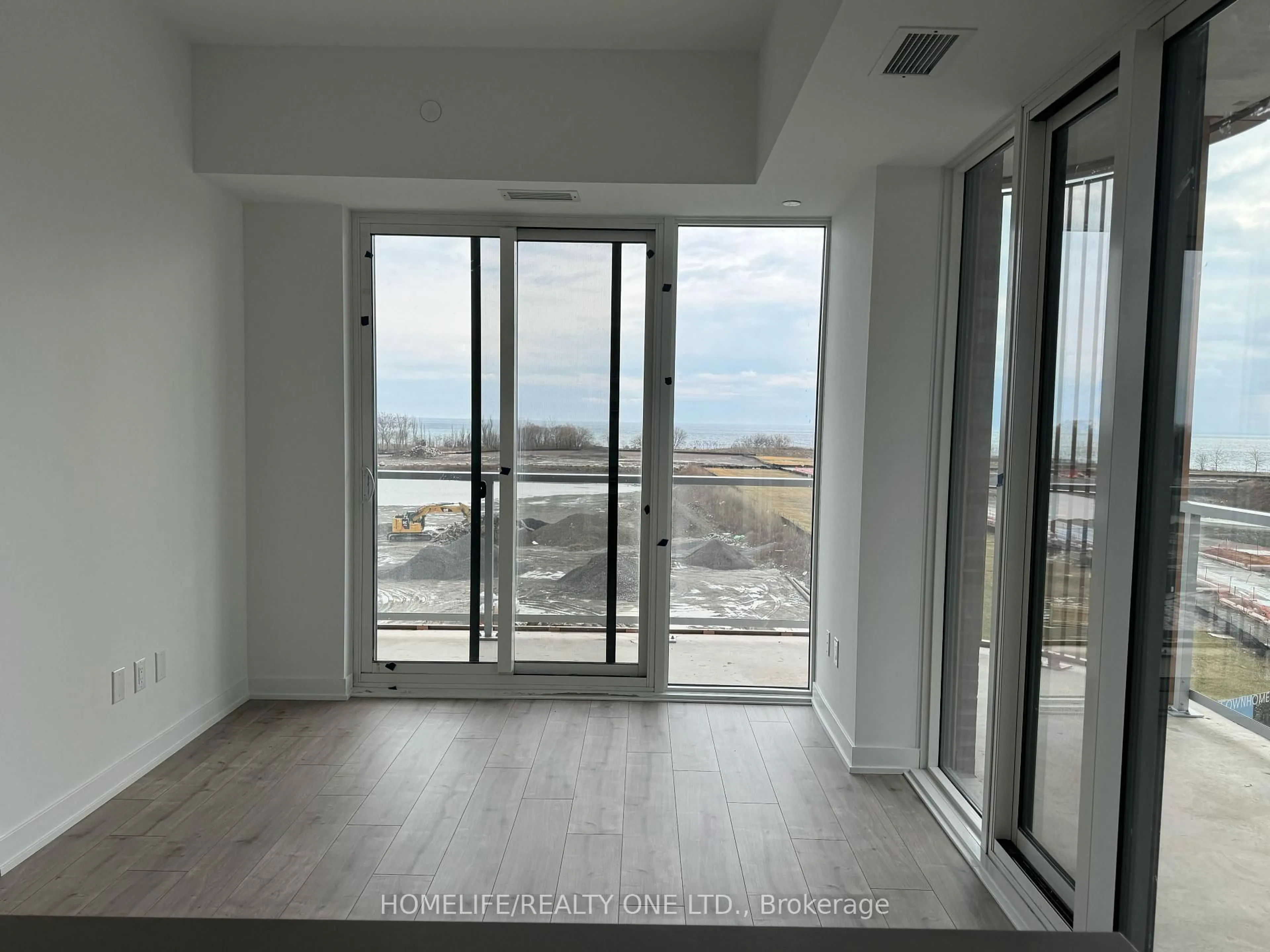 Unknown for 220 Missinnihe Way #421, Mississauga Ontario L5H 0A9