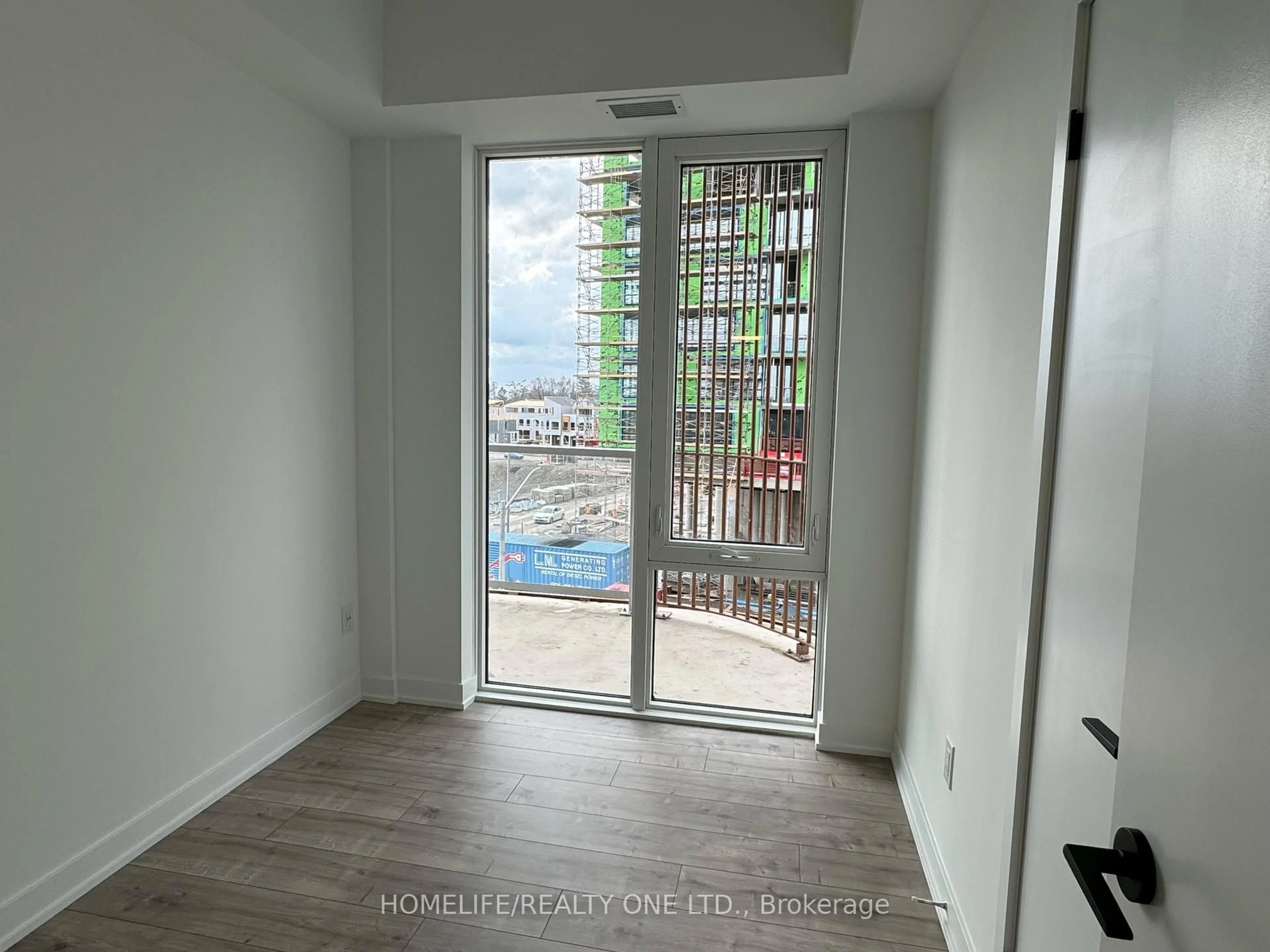 Unknown for 220 Missinnihe Way #421, Mississauga Ontario L5H 0A9