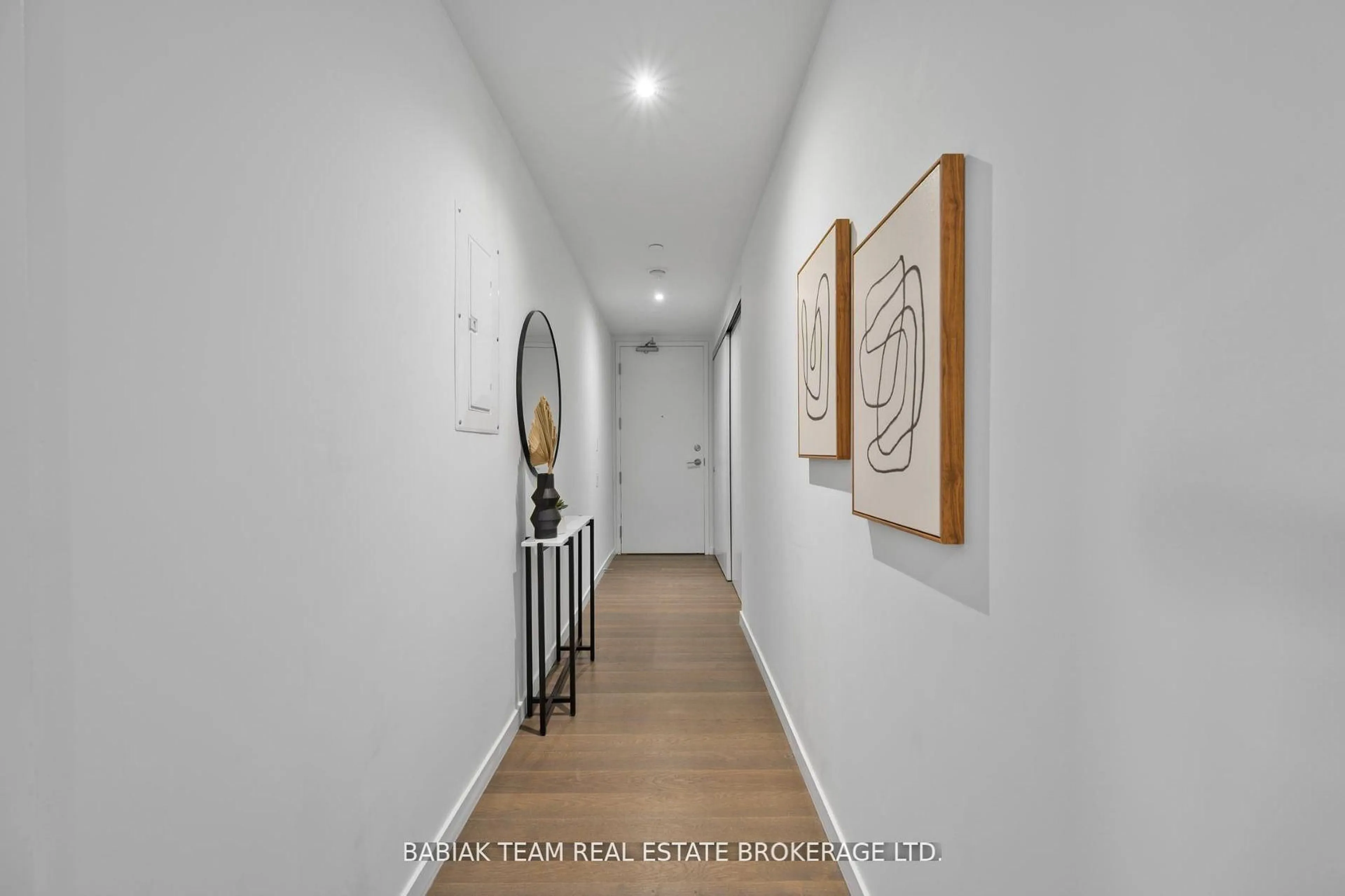 Indoor foyer for 383 Sorauren Ave #614, Toronto Ontario M6R 0A4