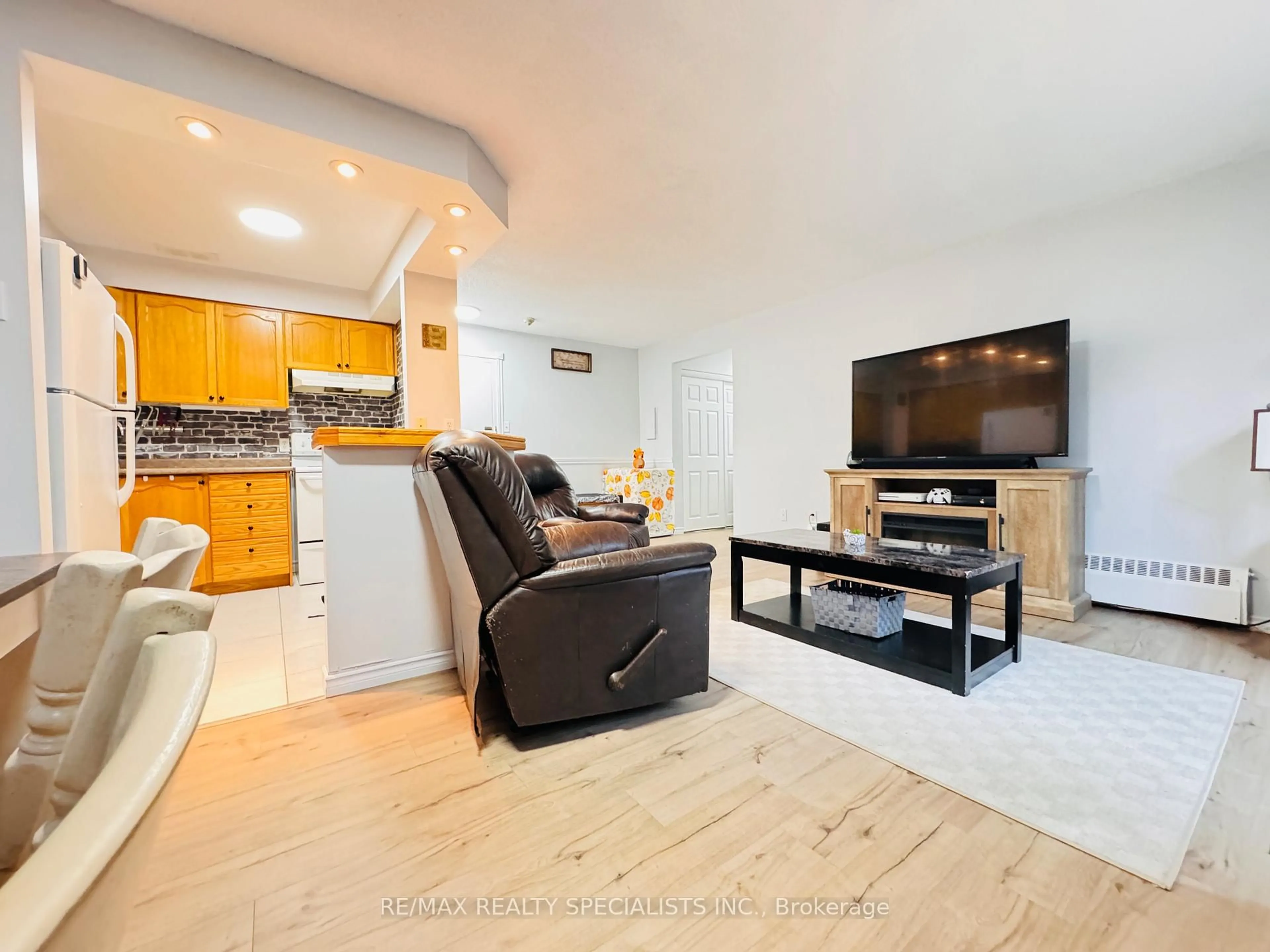 Living room with furniture, unknown for 24 Ransom St #306, Halton Hills Ontario L7J 1R9