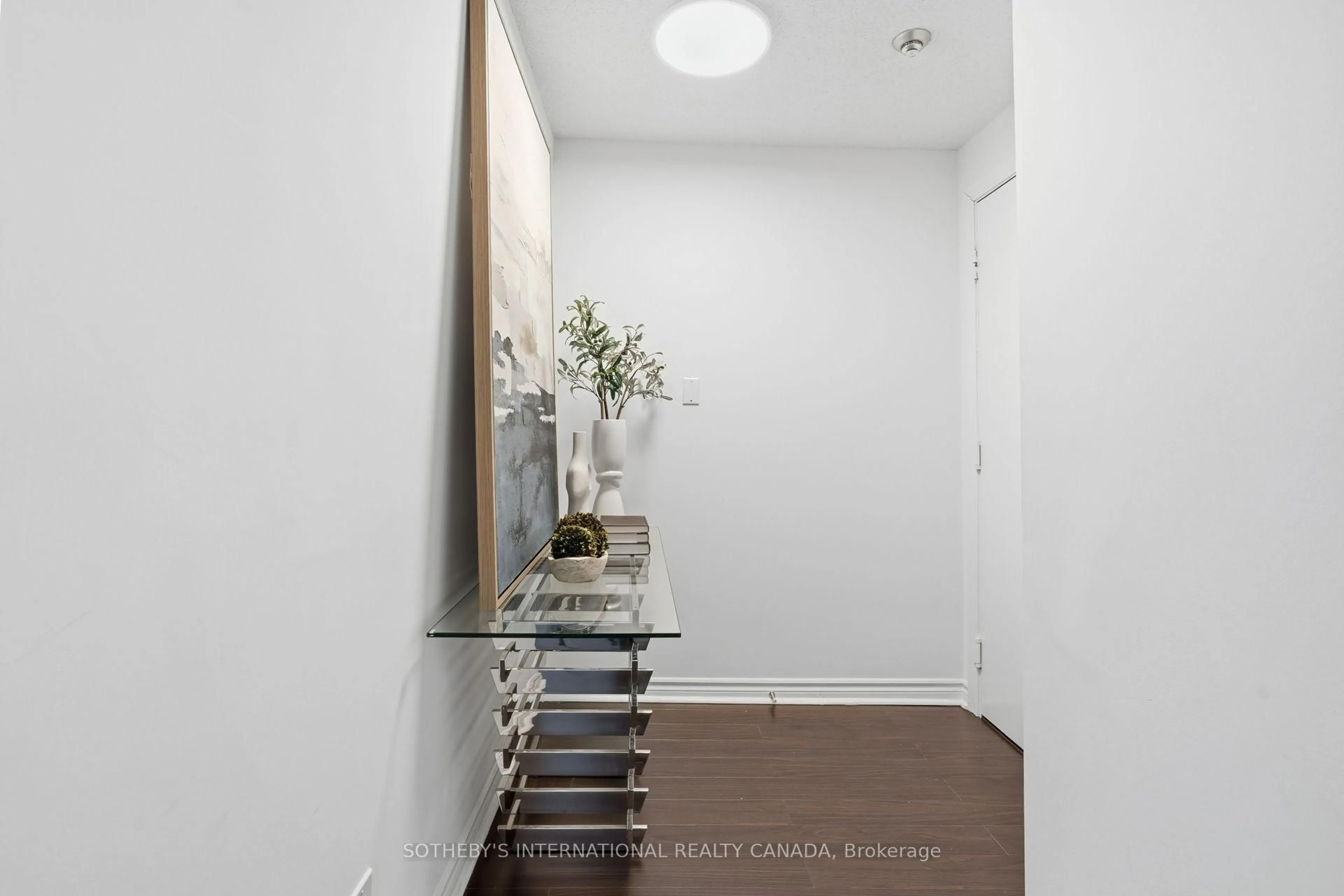 Indoor entryway for 5229 Dundas St #1210, Toronto Ontario M9B 6L9