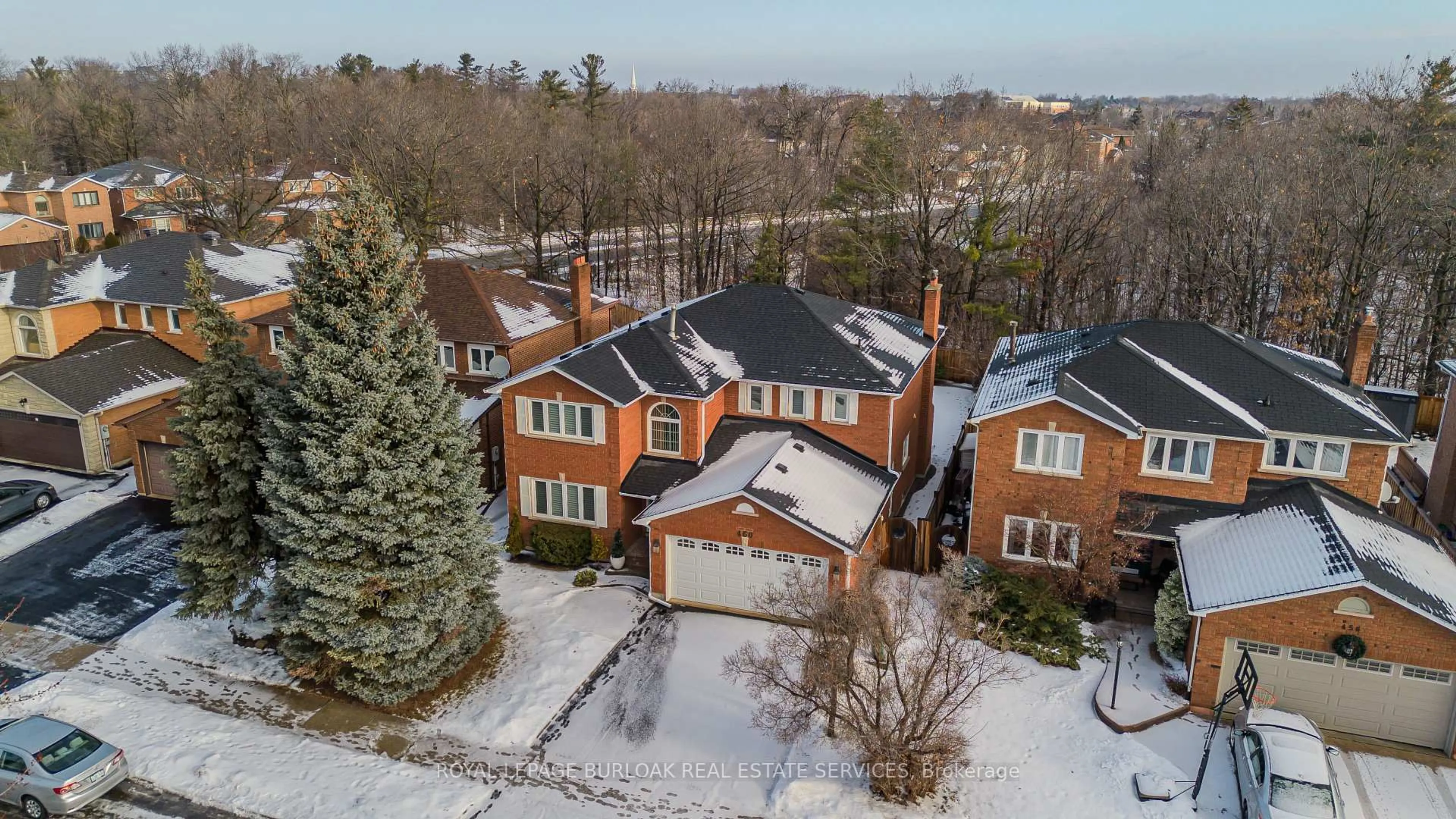 A pic from outside/outdoor area/front of a property/back of a property/a pic from drone, street for 460 Hedgerow Lane, Oakville Ontario L6H 4V8