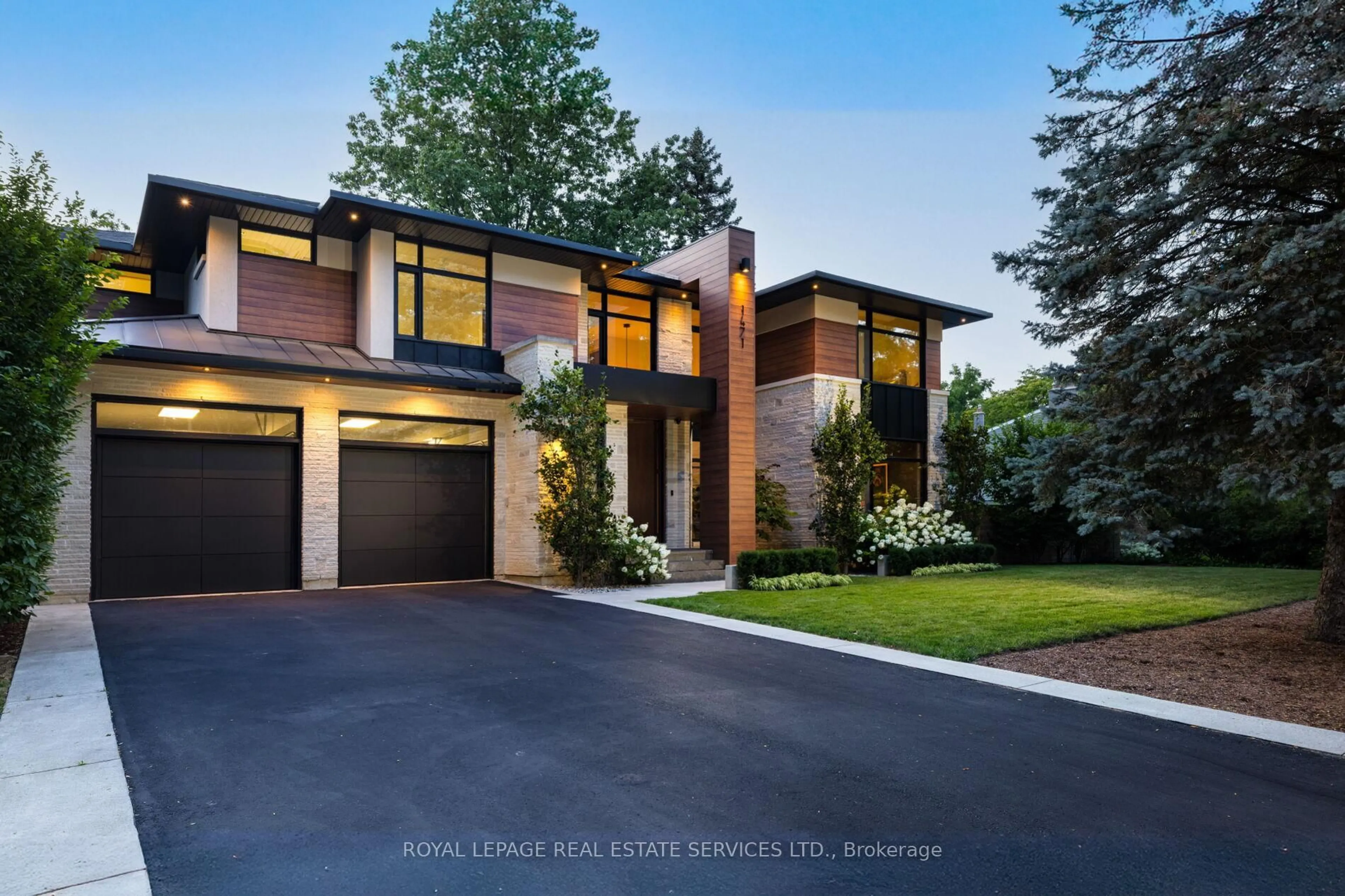 Home with brick exterior material, street for 1471 Rogerswood Crt, Mississauga Ontario L5J 1R7