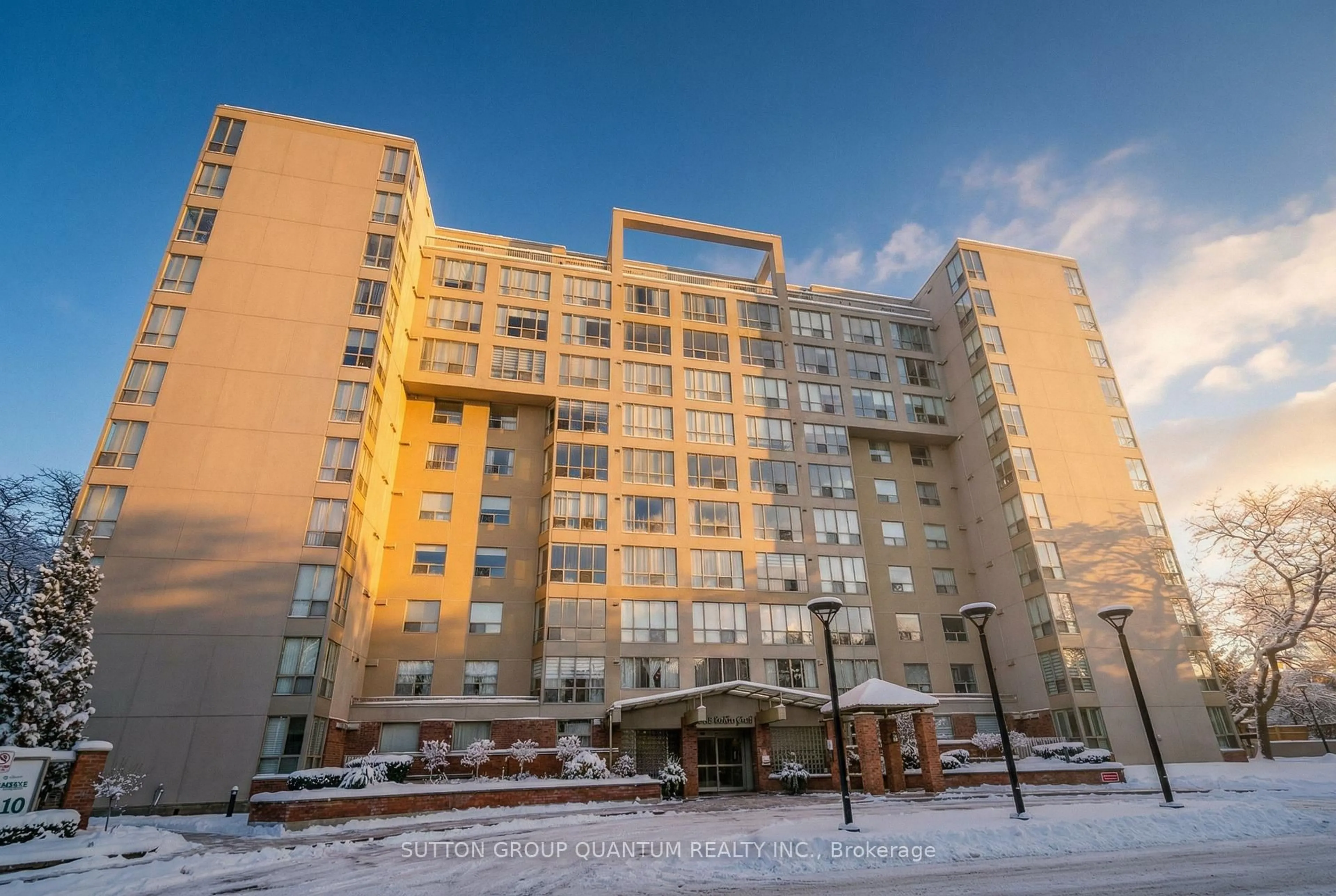 Patio, building for 1110 WALDEN Circ #611, Mississauga Ontario L5J 4R3