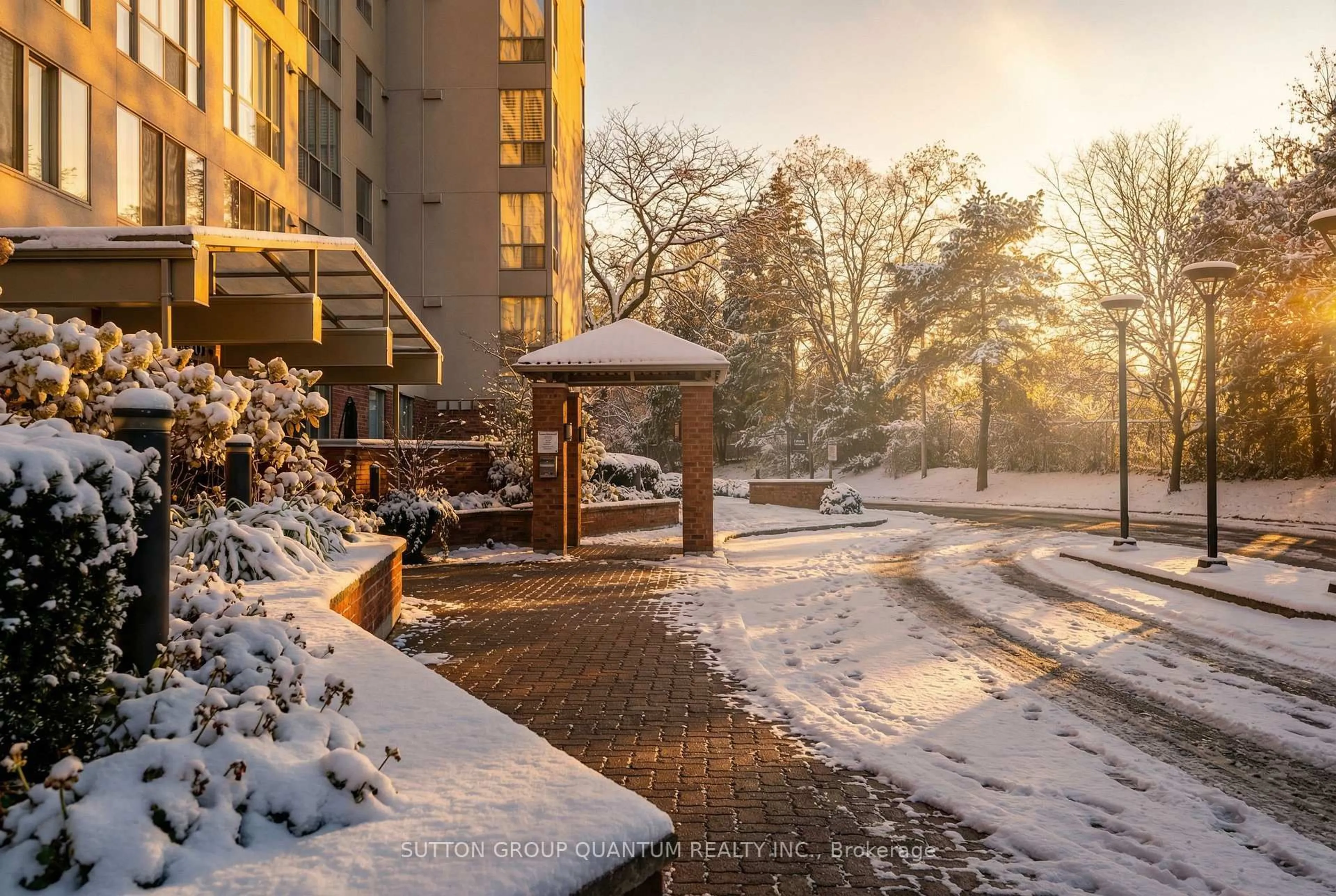 Patio, street for 1110 WALDEN Circ #611, Mississauga Ontario L5J 4R3