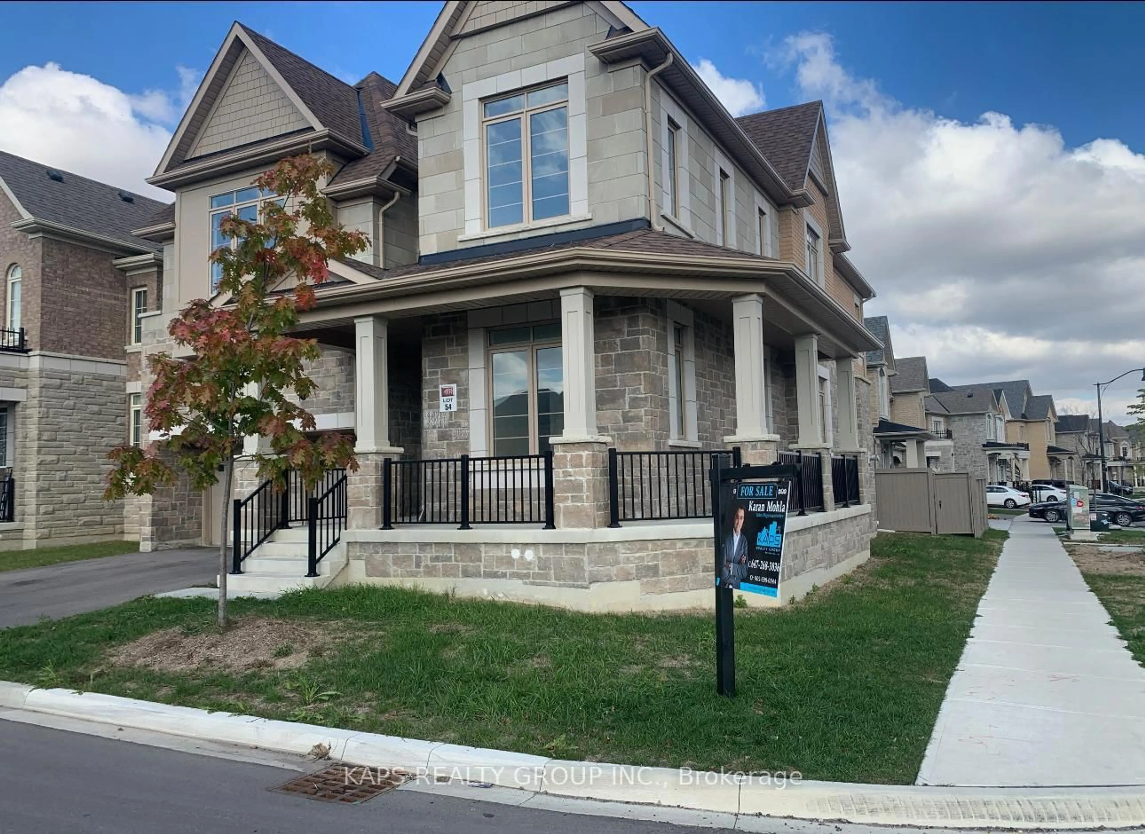 Home with vinyl exterior material, street for 85 Donald Stewart Rd, Brampton Ontario L7A 0C3