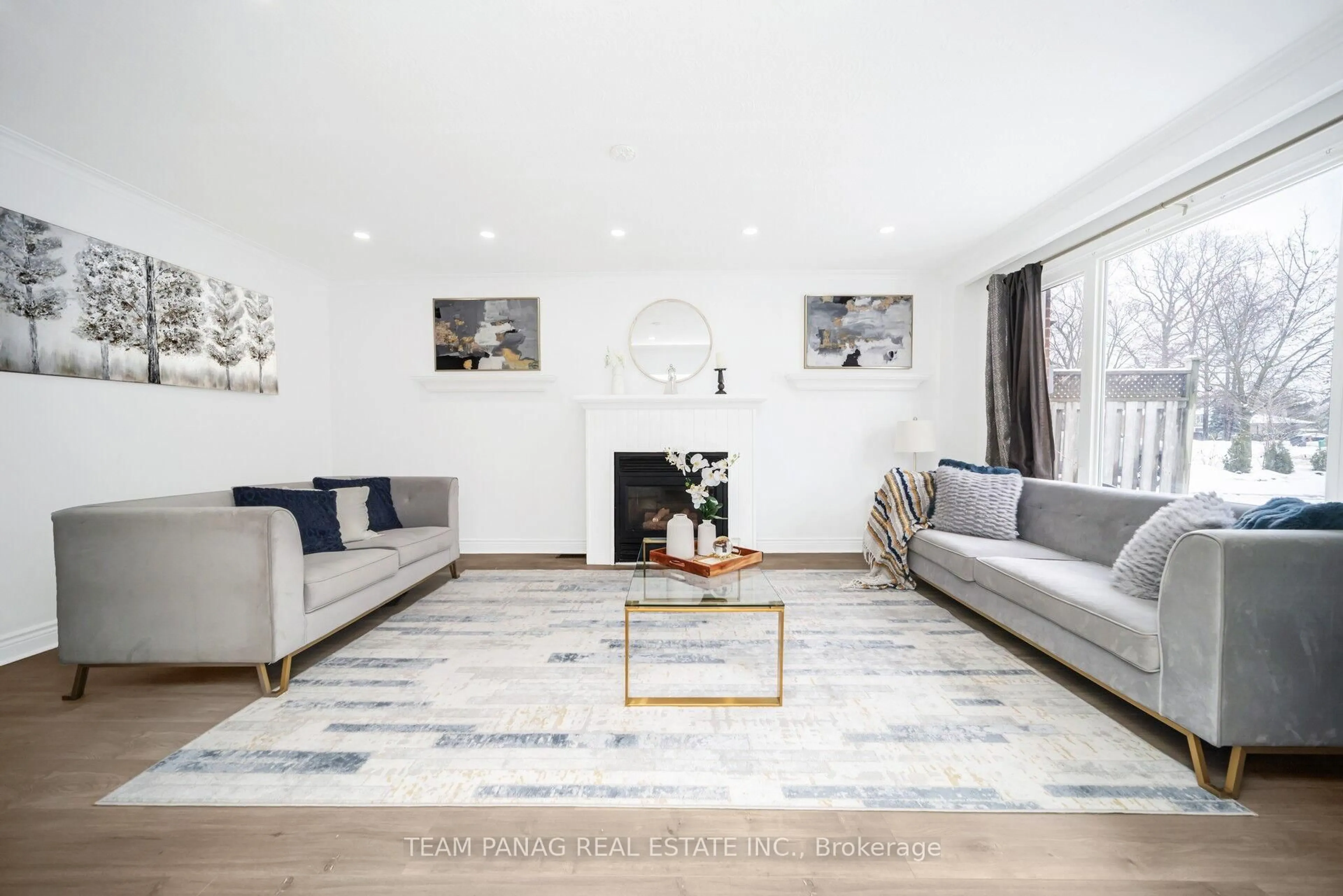 Living room with furniture, unknown for 30 Parkway Ave, Brampton Ontario L6X 2G4