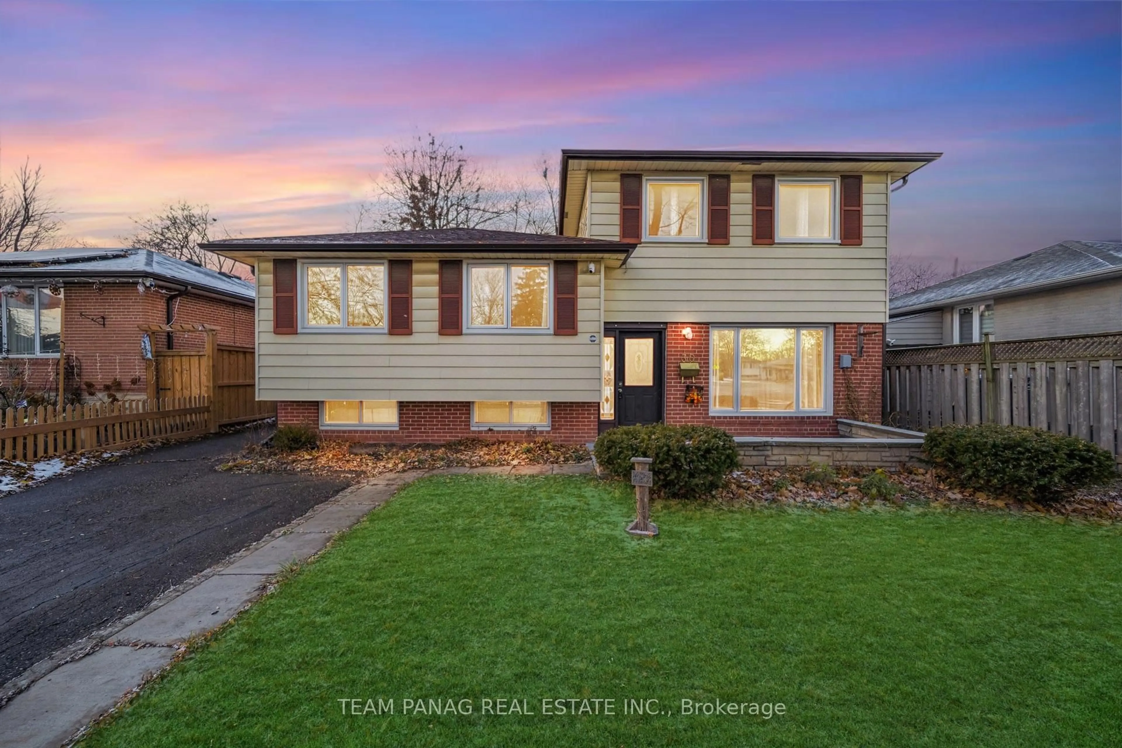 Home with vinyl exterior material, street for 30 Parkway Ave, Brampton Ontario L6X 2G4