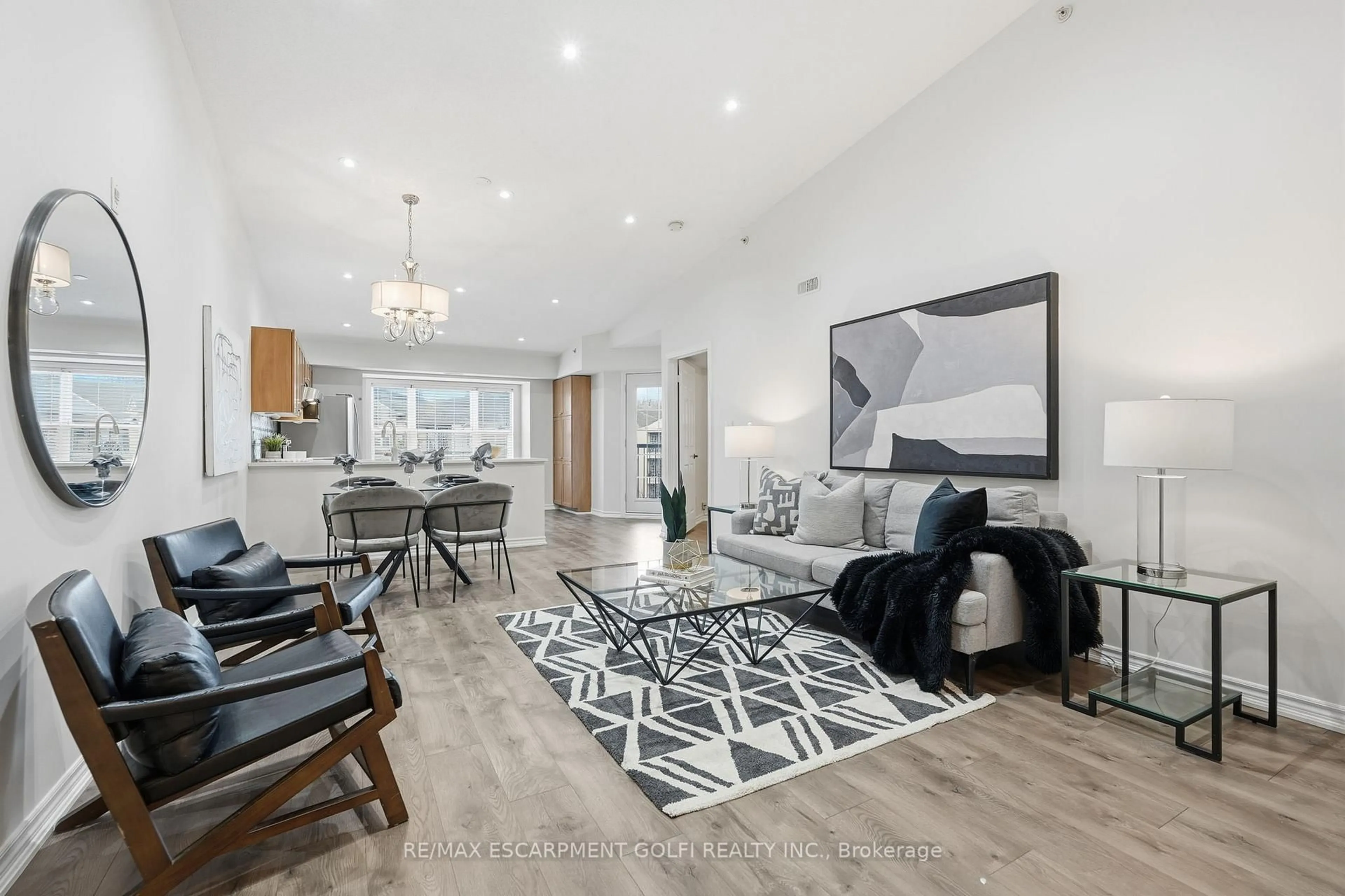 Living room with furniture, unknown for 2035 Appleby Line #411, Burlington Ontario L7L 7G8