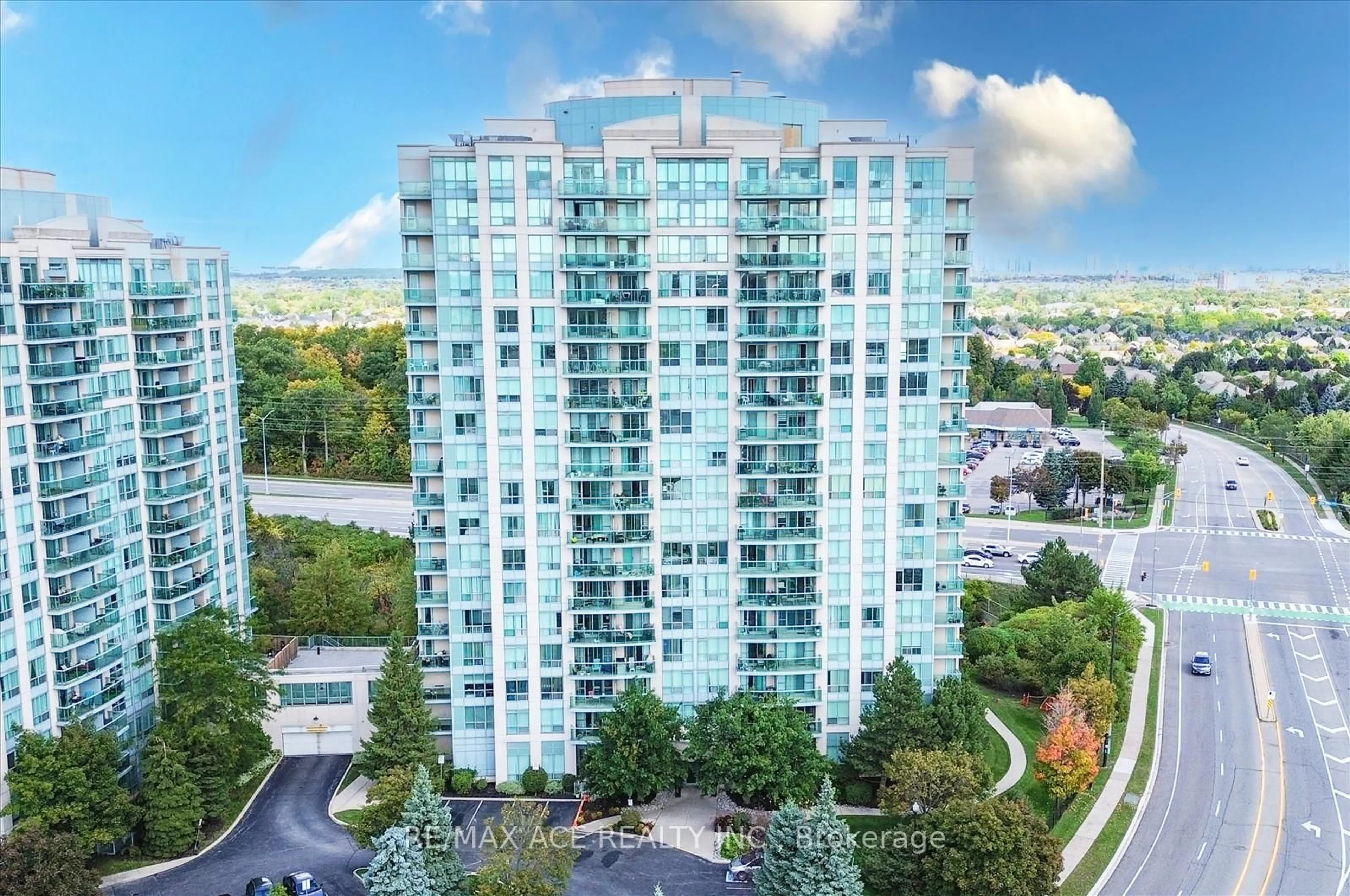 A pic from outside/outdoor area/front of a property/back of a property/a pic from drone, city buildings view from balcony for 2545 Erin Centre Blvd #1803, Mississauga Ontario L5M 6Z9